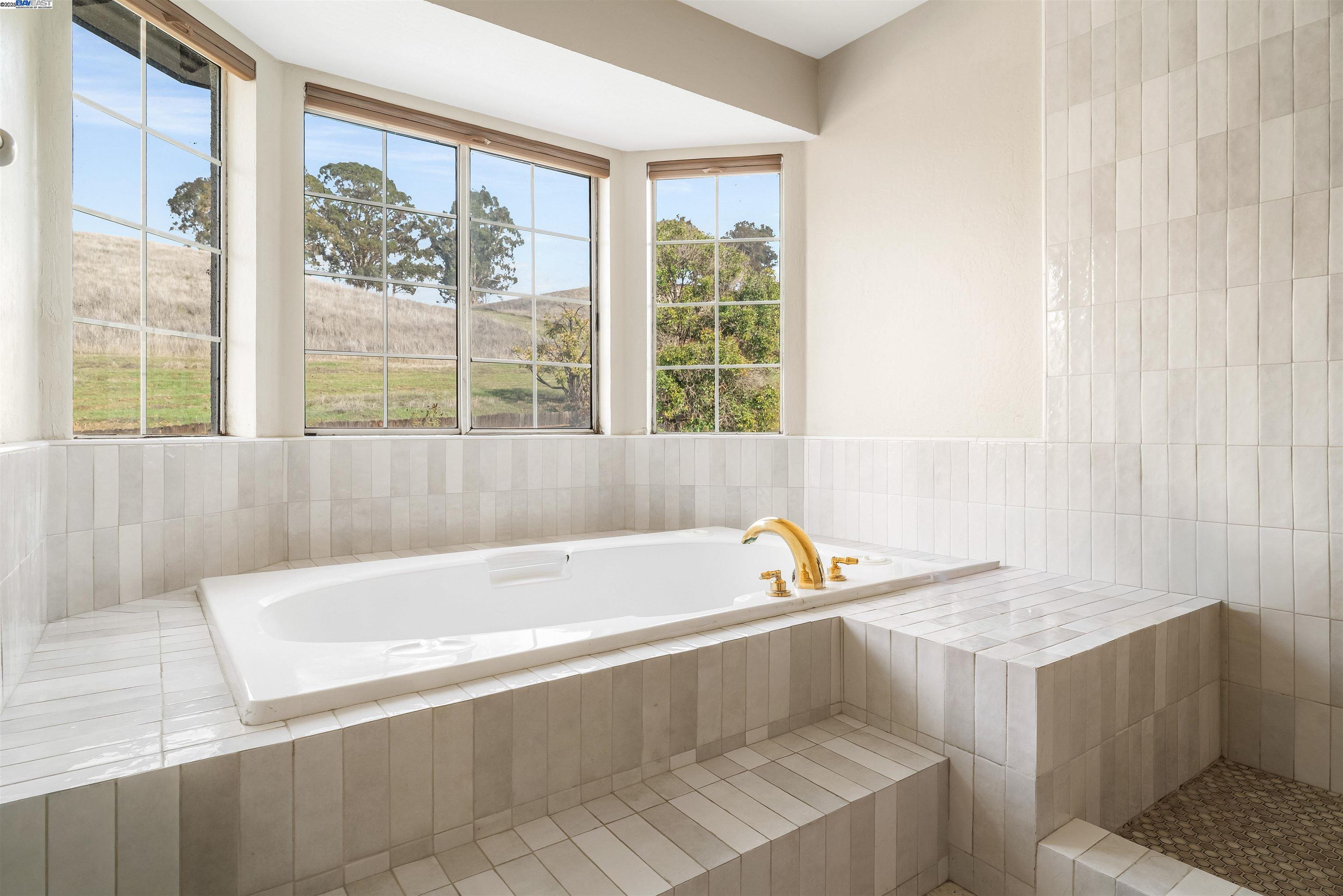 Detail Gallery Image 43 of 60 For 822 Navaronne Wy, Concord,  CA 94518-2173 - 6 Beds | 4 Baths