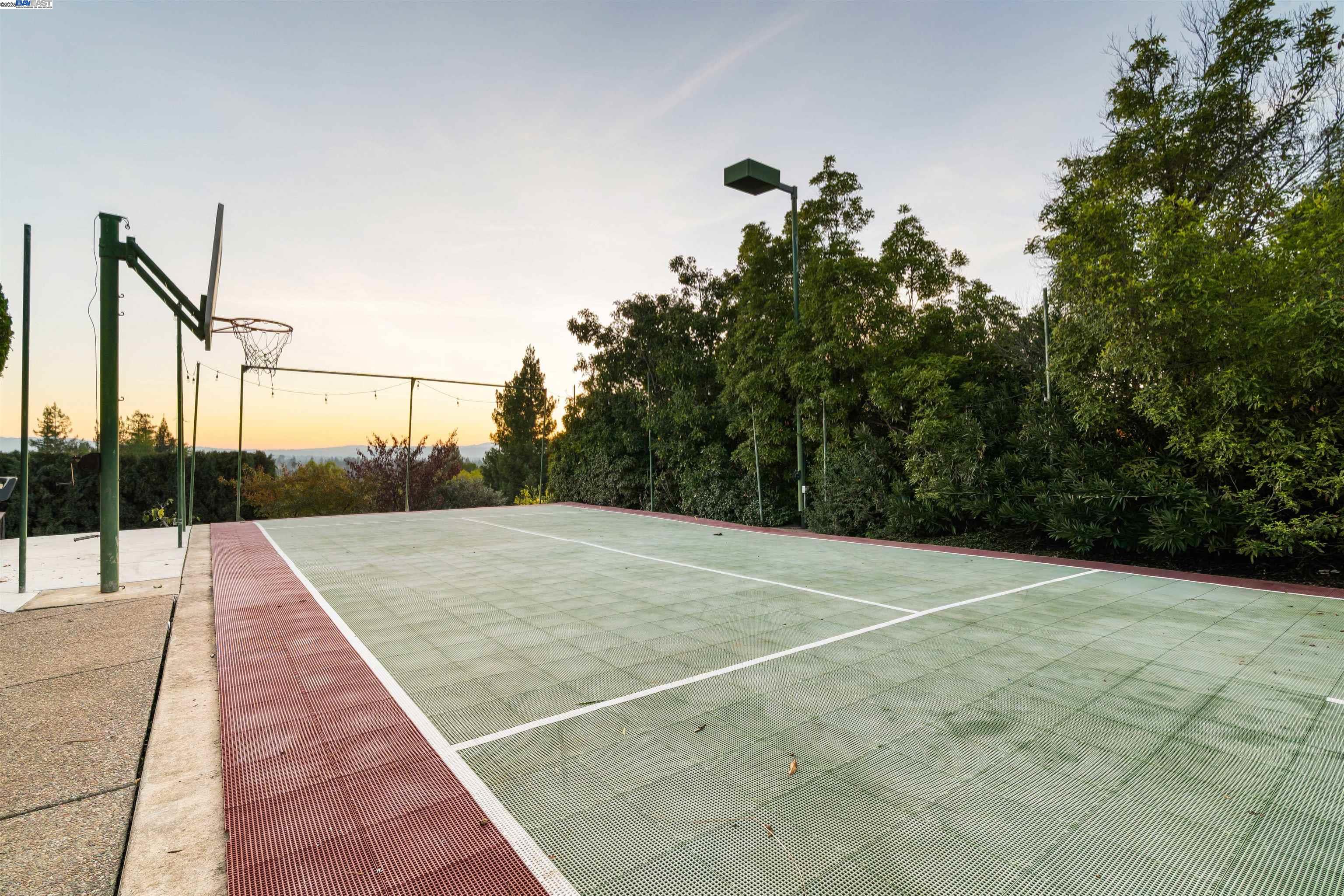 Detail Gallery Image 45 of 60 For 822 Navaronne Wy, Concord,  CA 94518-2173 - 6 Beds | 4 Baths