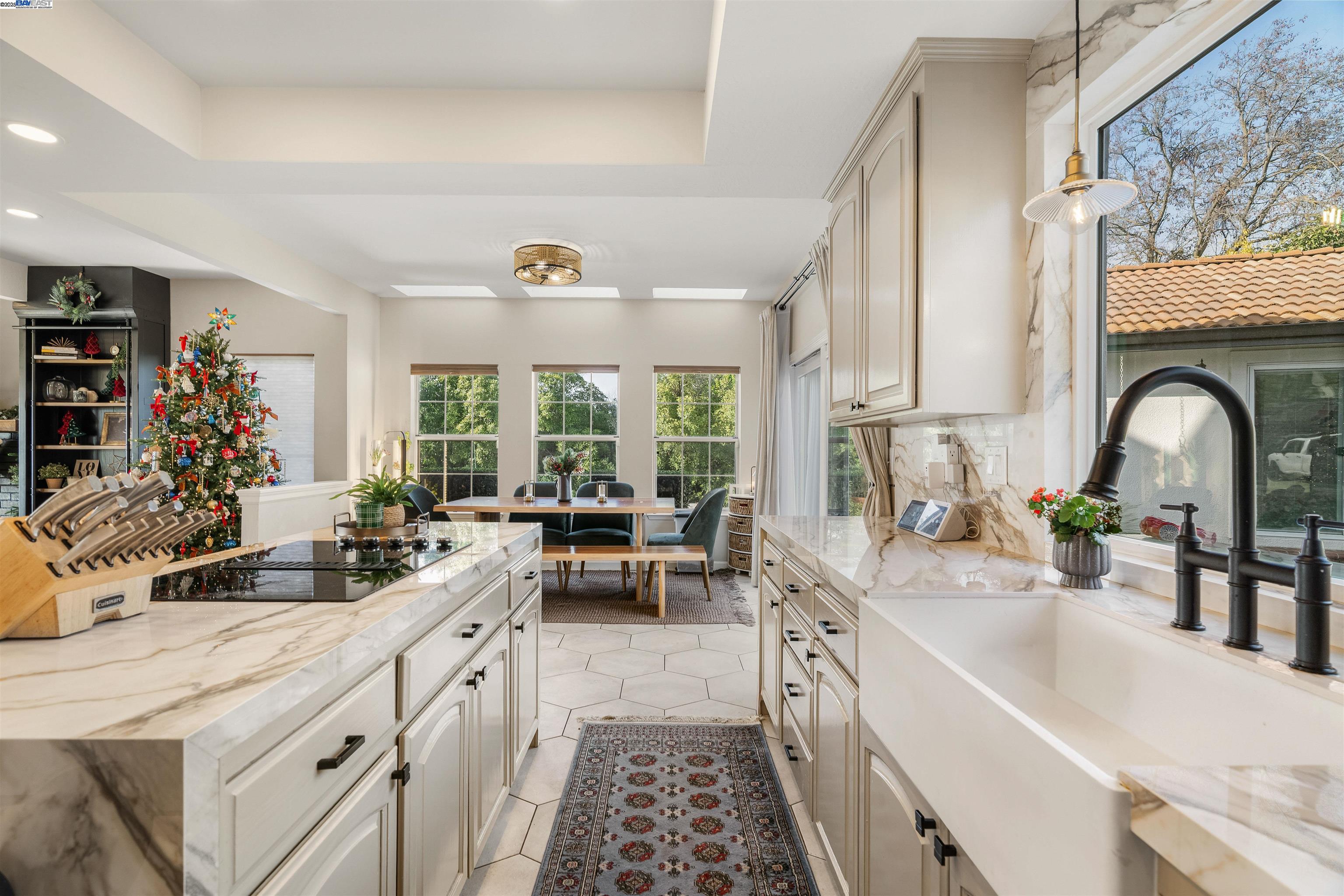 Detail Gallery Image 48 of 60 For 822 Navaronne Wy, Concord,  CA 94518-2173 - 6 Beds | 4 Baths