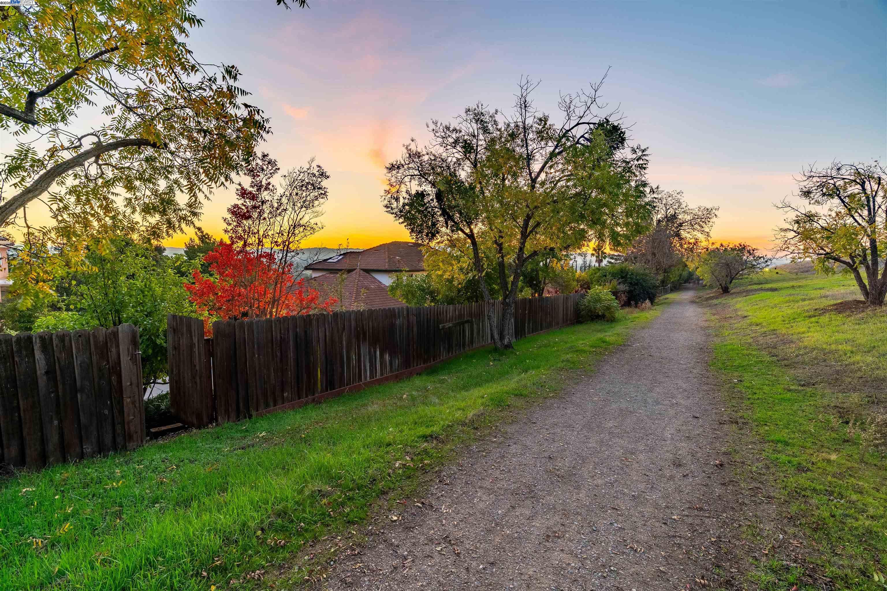 Detail Gallery Image 55 of 60 For 822 Navaronne Wy, Concord,  CA 94518-2173 - 6 Beds | 4 Baths