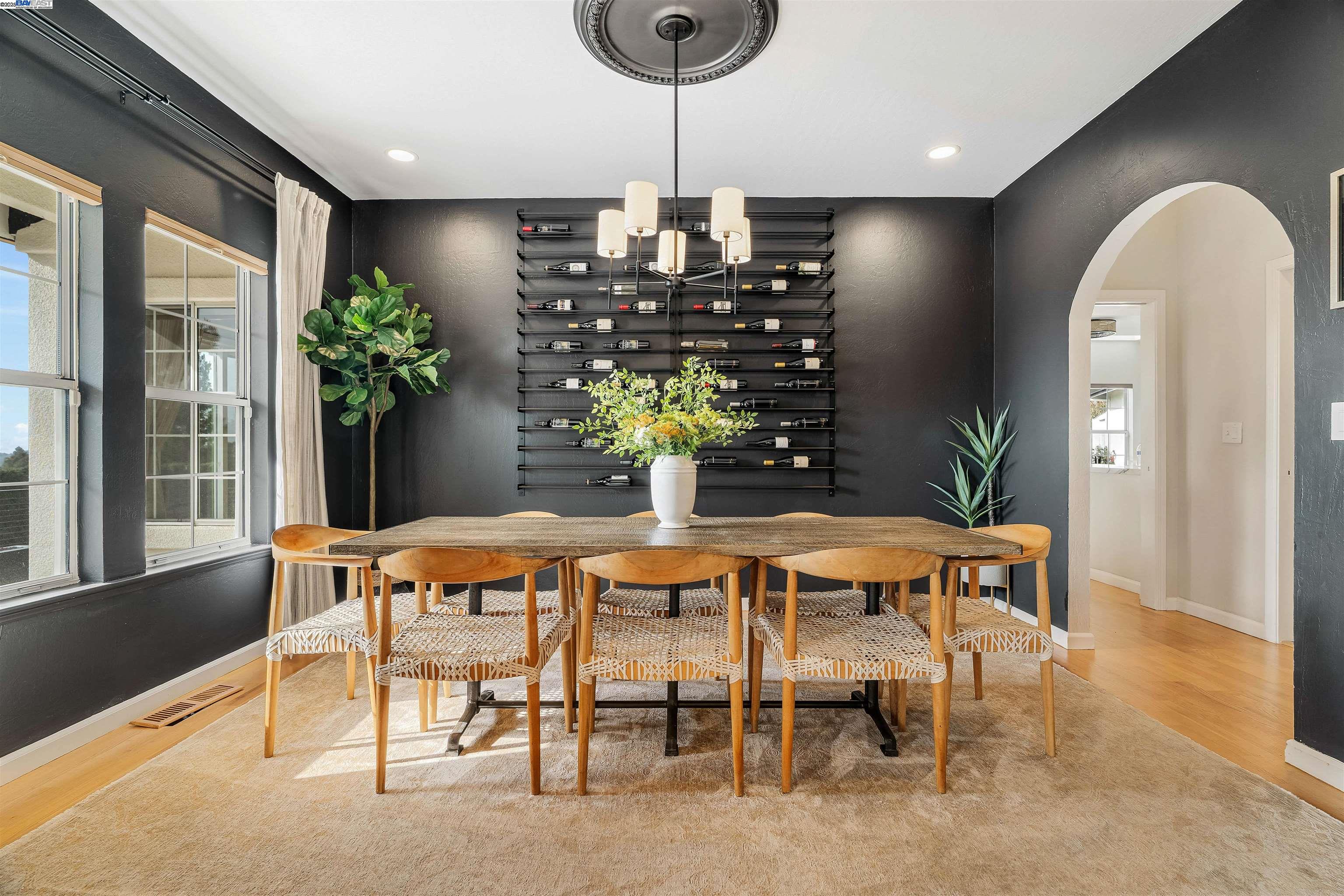 Detail Gallery Image 9 of 60 For 822 Navaronne Wy, Concord,  CA 94518-2173 - 6 Beds | 4 Baths