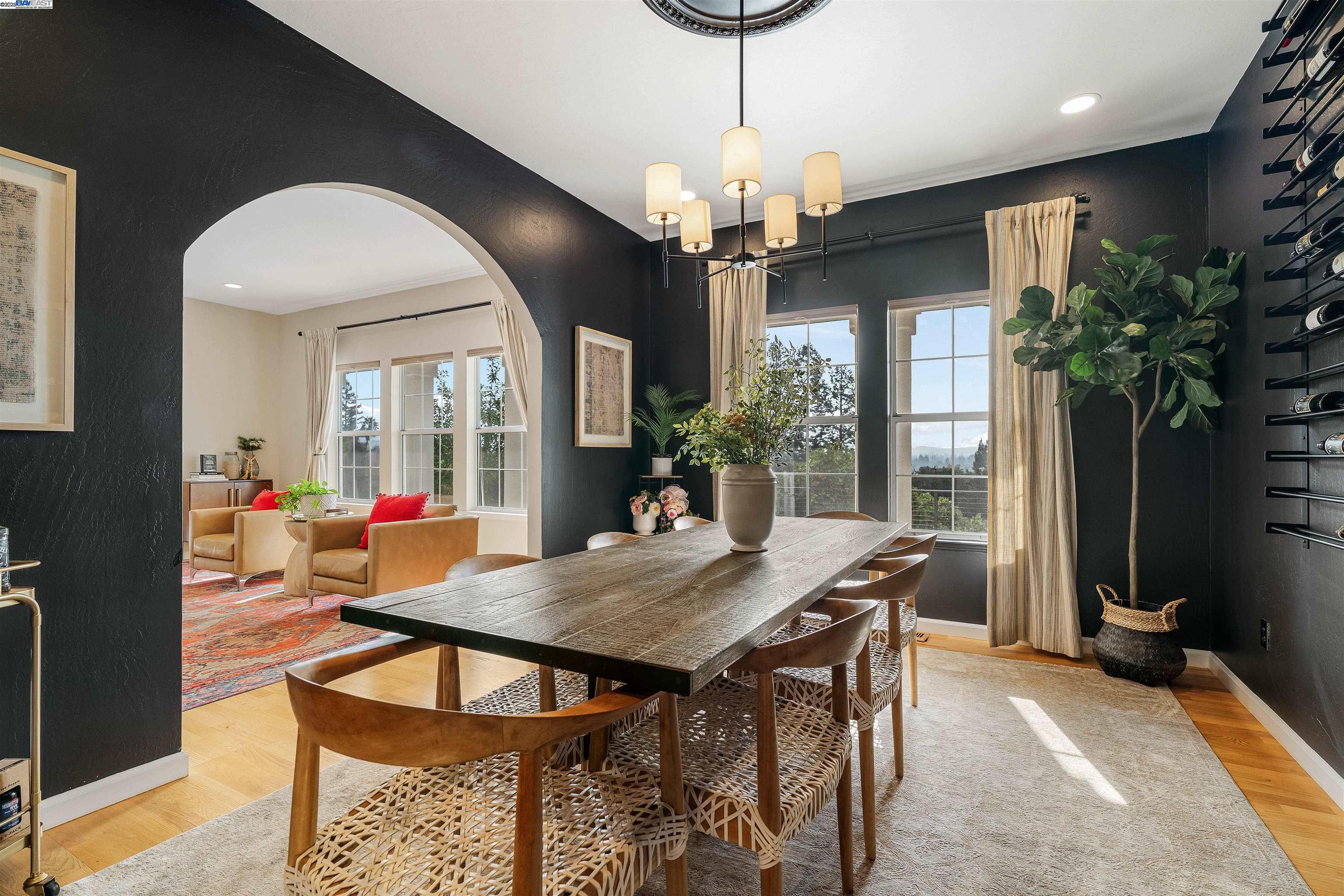 Detail Gallery Image 10 of 60 For 822 Navaronne Wy, Concord,  CA 94518-2173 - 6 Beds | 4 Baths