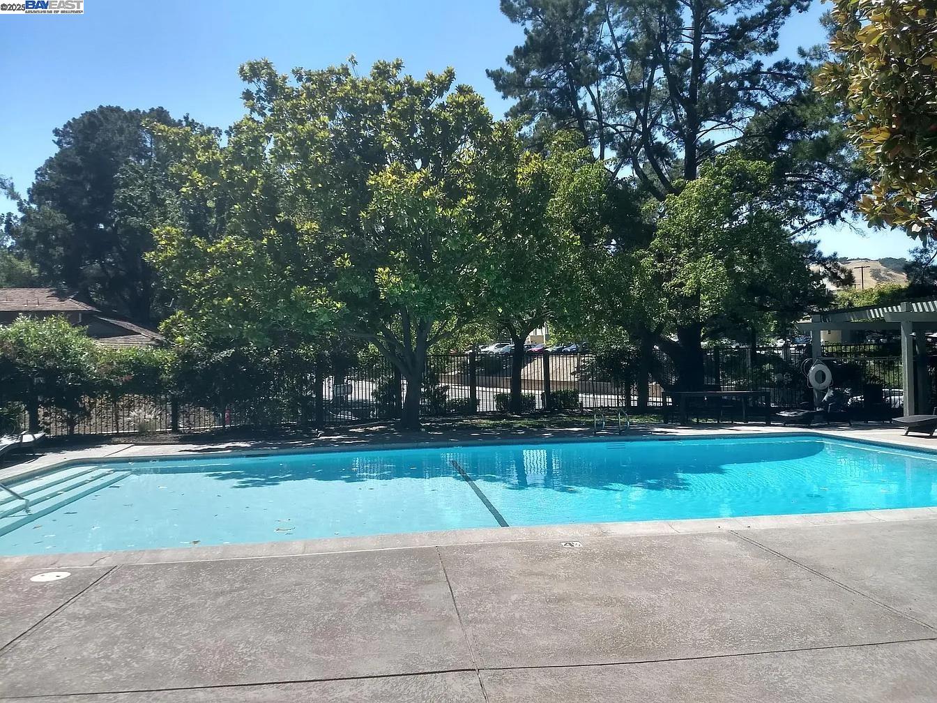 Detail Gallery Image 9 of 11 For 1930 Camino Verde #D,  Walnut Creek,  CA 94597 - 2 Beds | 1 Baths