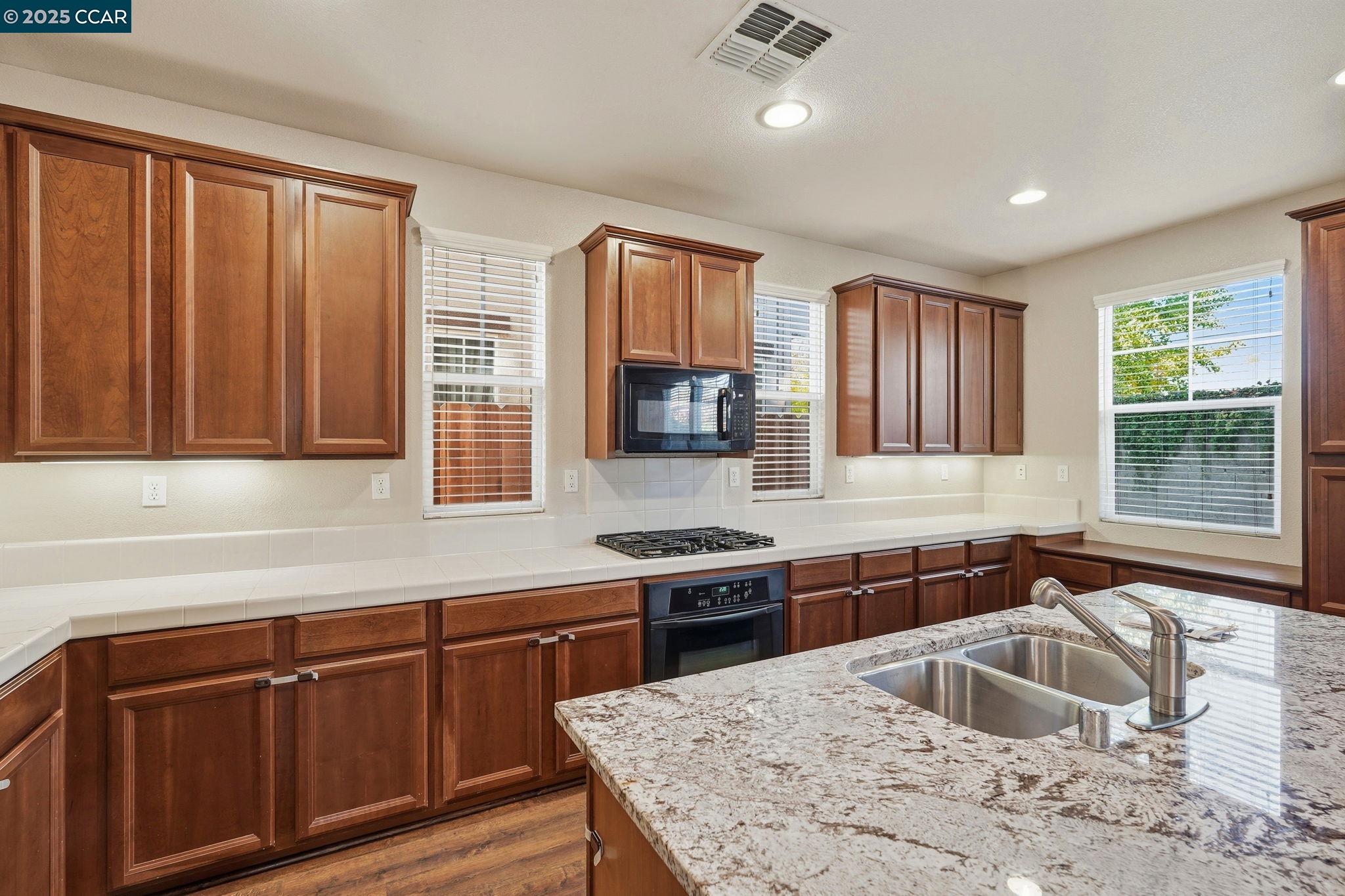 Detail Gallery Image 12 of 38 For 3893 Purple Finch Ln, Modesto,  CA 95355 - 3 Beds | 2/1 Baths