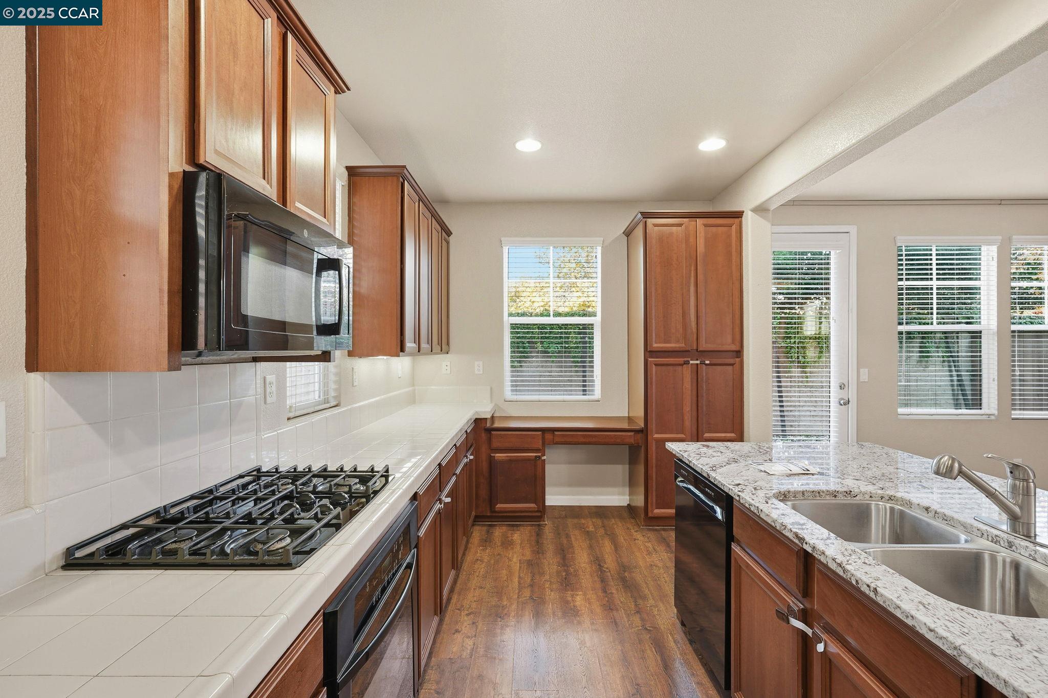 Detail Gallery Image 13 of 38 For 3893 Purple Finch Ln, Modesto,  CA 95355 - 3 Beds | 2/1 Baths