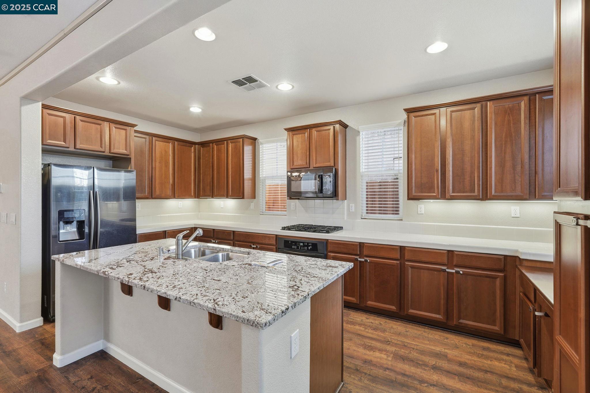 Detail Gallery Image 14 of 38 For 3893 Purple Finch Ln, Modesto,  CA 95355 - 3 Beds | 2/1 Baths