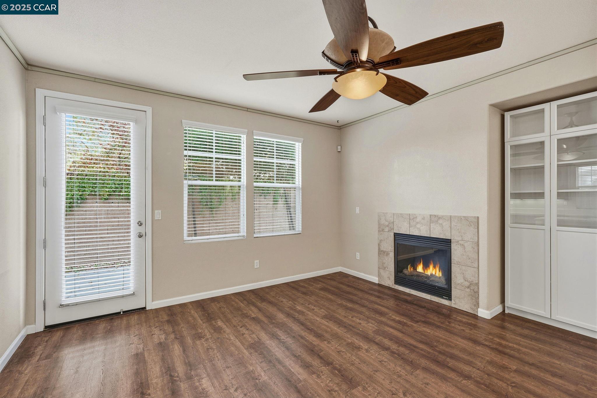 Detail Gallery Image 4 of 38 For 3893 Purple Finch Ln, Modesto,  CA 95355 - 3 Beds | 2/1 Baths