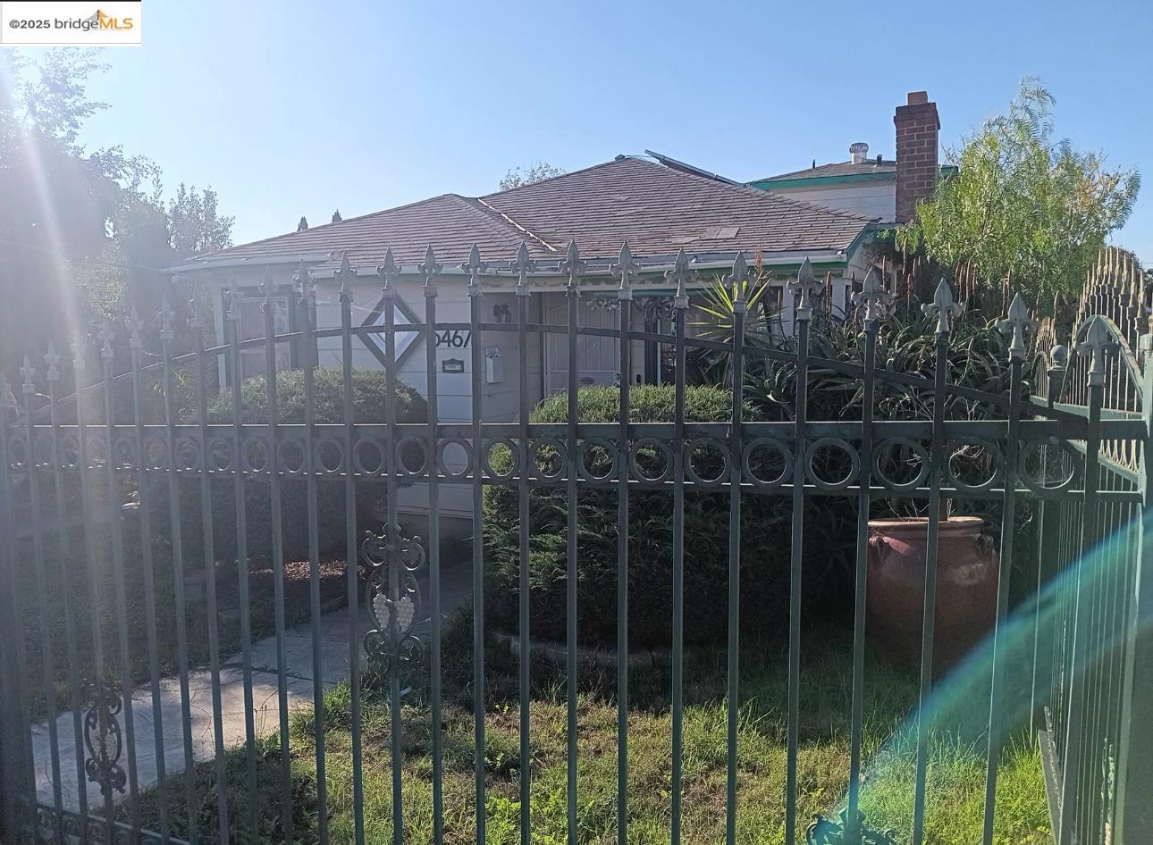 Detail Gallery Image 4 of 6 For 5467 Crittenden St, Oakland,  CA 94601 - 3 Beds | 2/1 Baths