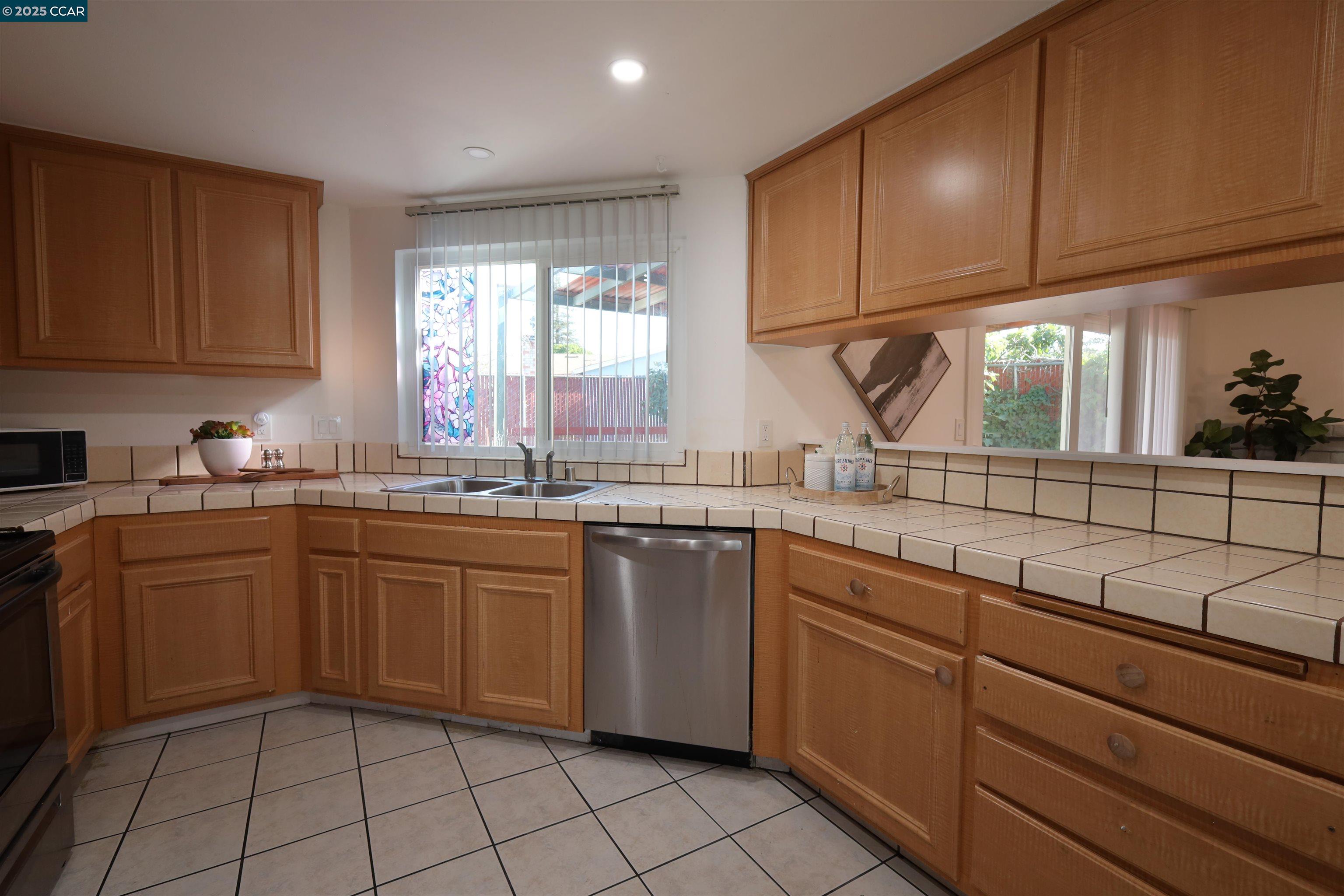 Detail Gallery Image 14 of 52 For 2105 Greenwood Pl, Pittsburg,  CA 94565 - 3 Beds | 2 Baths