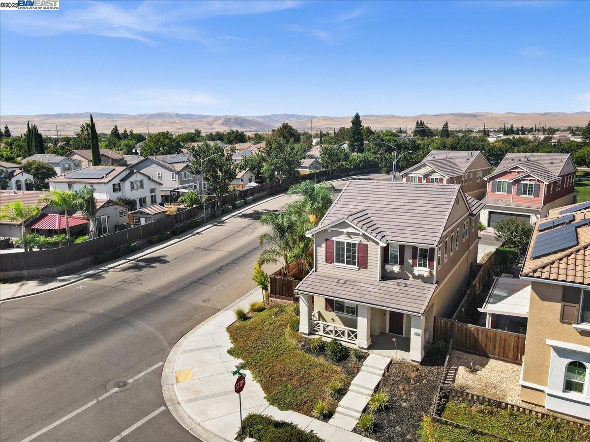 Detail Gallery Image 2 of 45 For 4384 Lennox Ln, Tracy,  CA 95377 - 3 Beds | 2/1 Baths