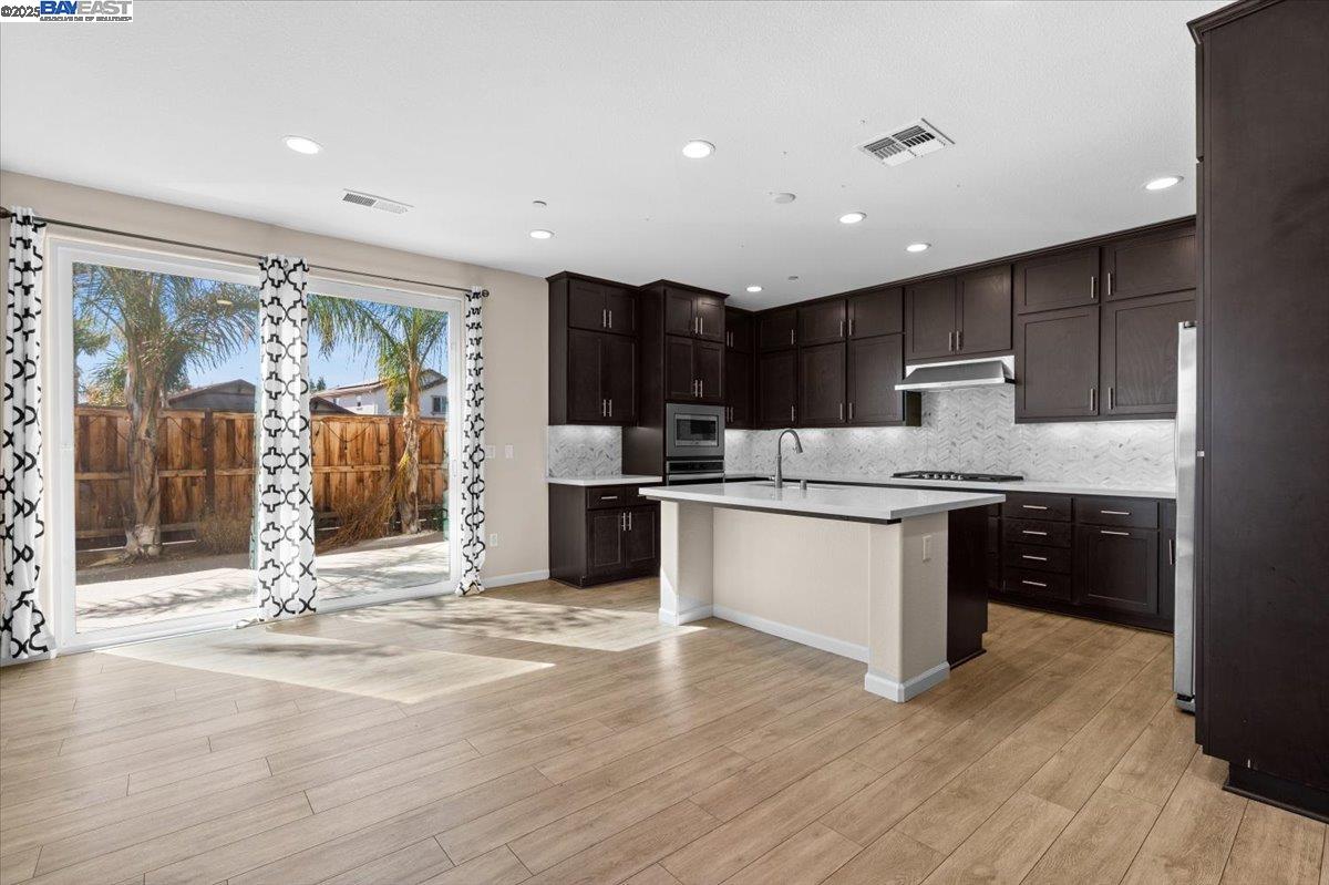 Detail Gallery Image 12 of 45 For 4384 Lennox Ln, Tracy,  CA 95377 - 3 Beds | 2/1 Baths