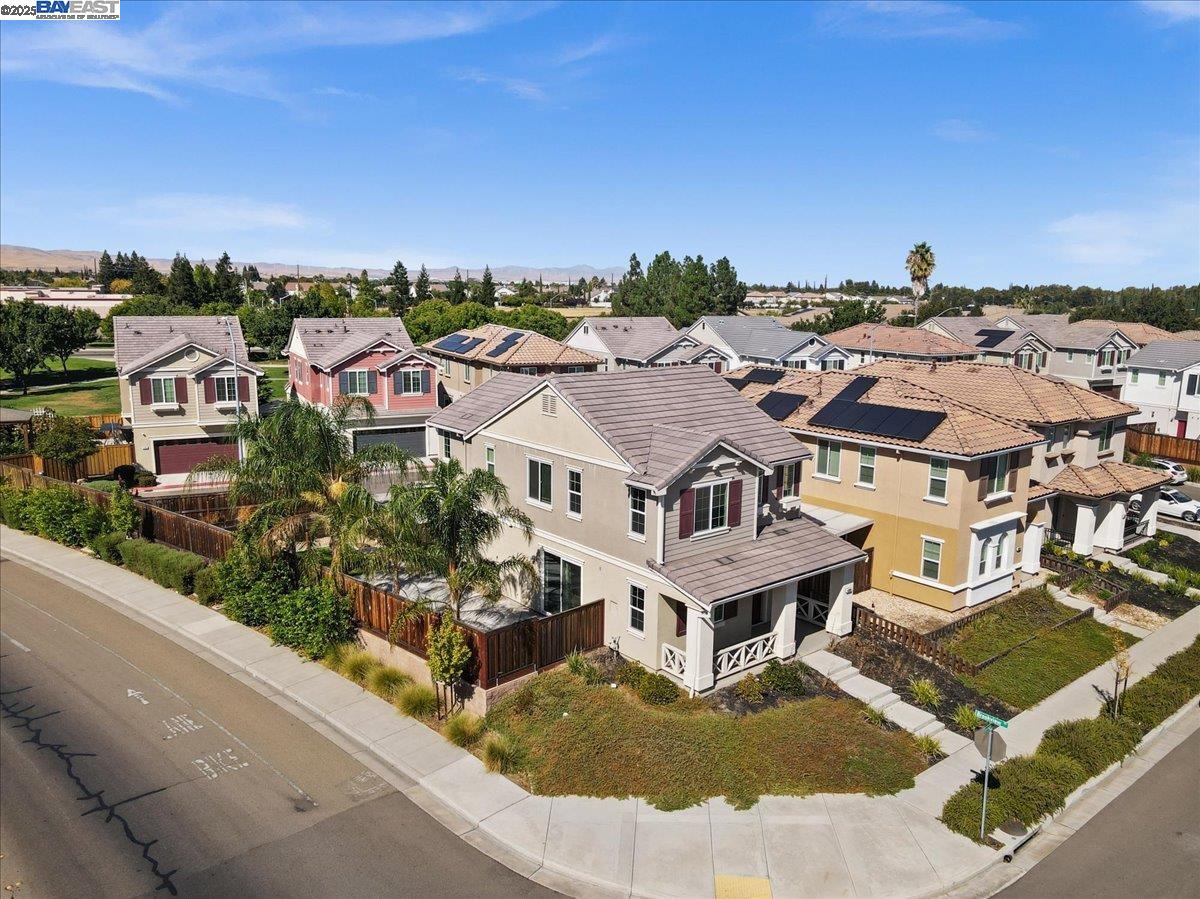 Detail Gallery Image 4 of 45 For 4384 Lennox Ln, Tracy,  CA 95377 - 3 Beds | 2/1 Baths