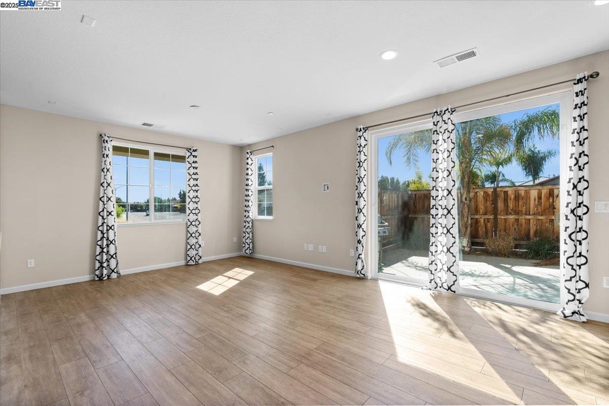 Detail Gallery Image 8 of 45 For 4384 Lennox Ln, Tracy,  CA 95377 - 3 Beds | 2/1 Baths