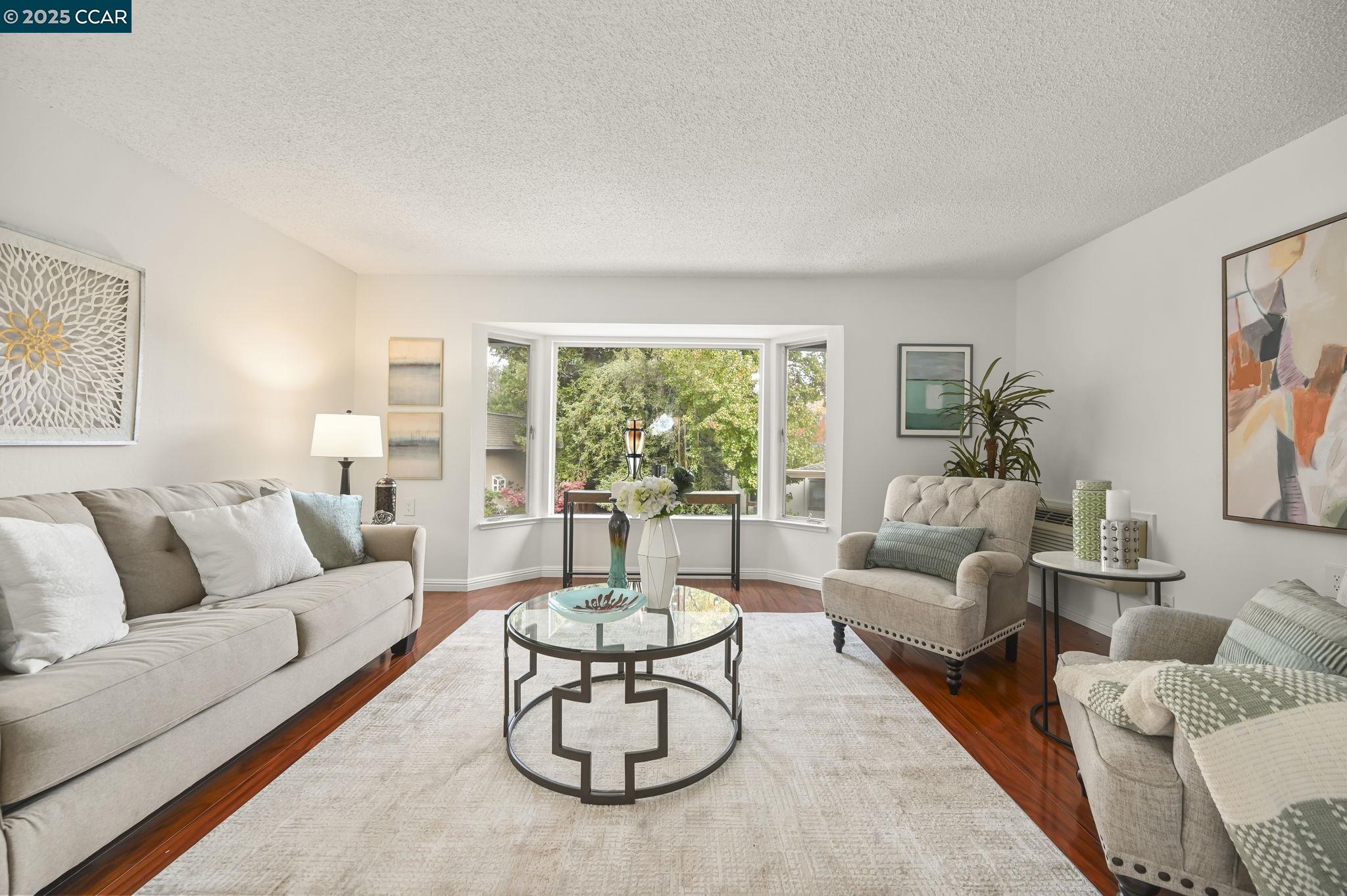 Photo #2: 41118233 Listing: Photo #2