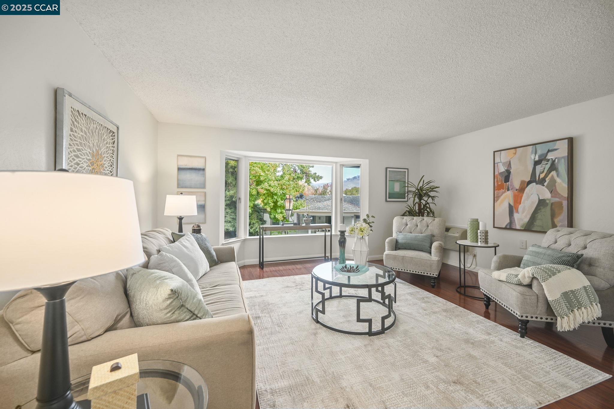 Photo #3: 41118233 Listing: Photo #3