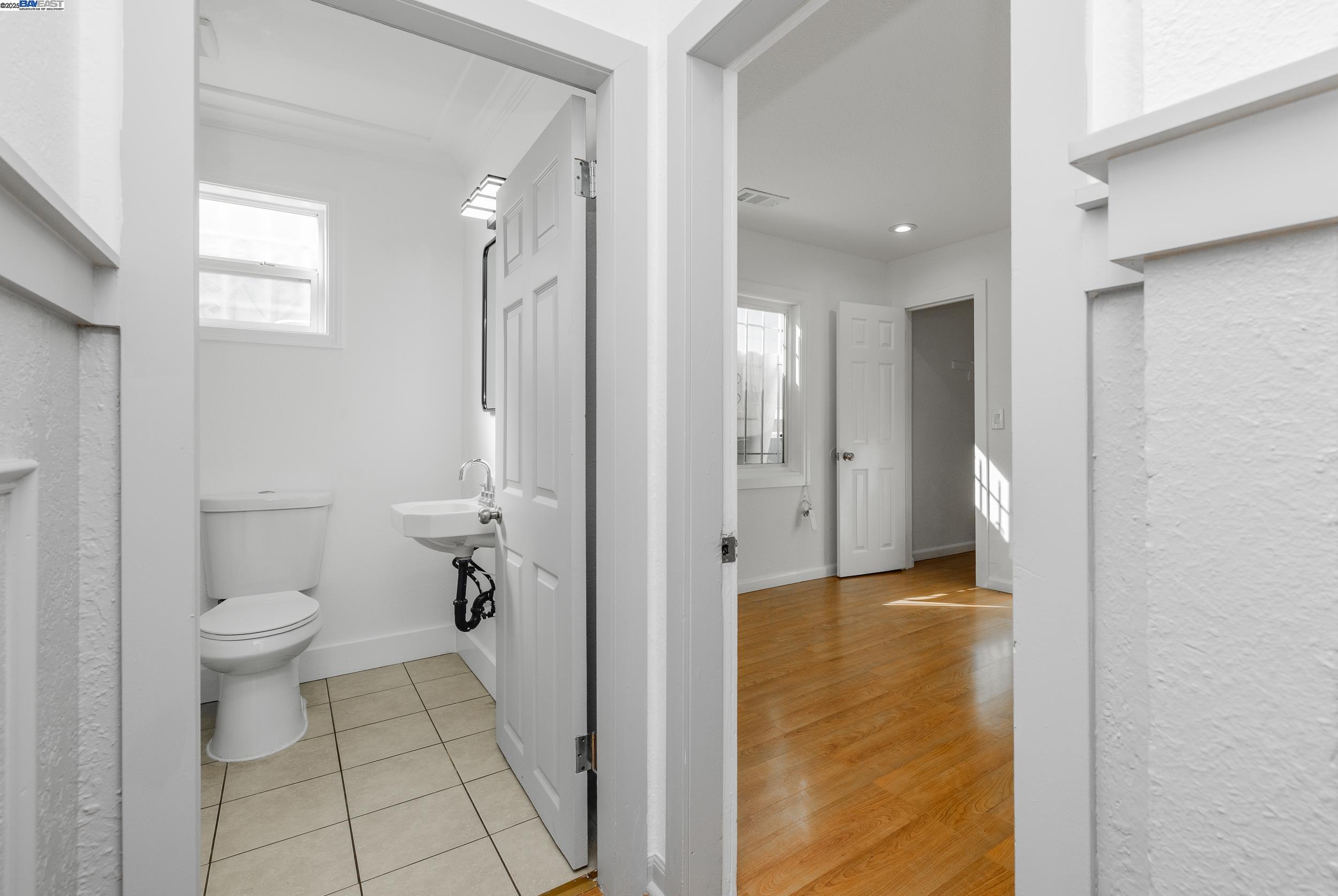 Detail Gallery Image 15 of 32 For 1127 60th Ave, Oakland,  CA 94621 - 4 Beds | 2 Baths