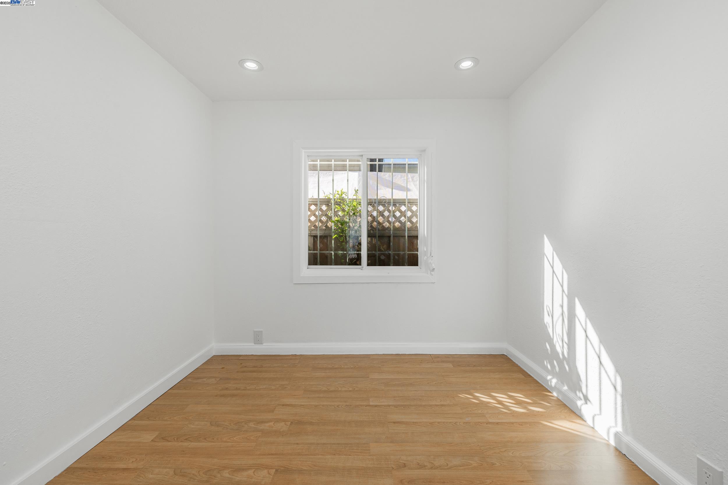 Detail Gallery Image 19 of 32 For 1127 60th Ave, Oakland,  CA 94621 - 4 Beds | 2 Baths