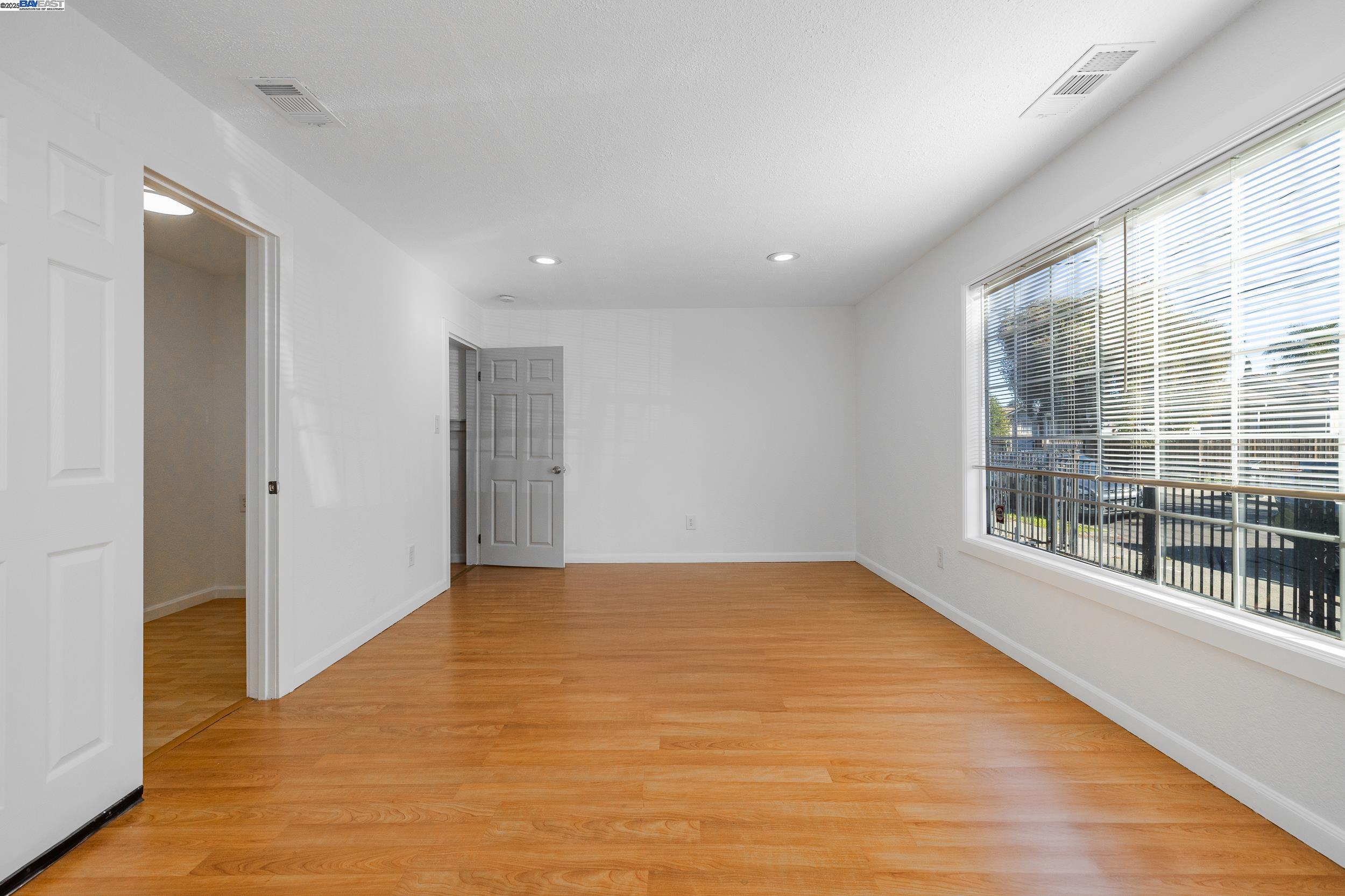 Detail Gallery Image 25 of 32 For 1127 60th Ave, Oakland,  CA 94621 - 4 Beds | 2 Baths