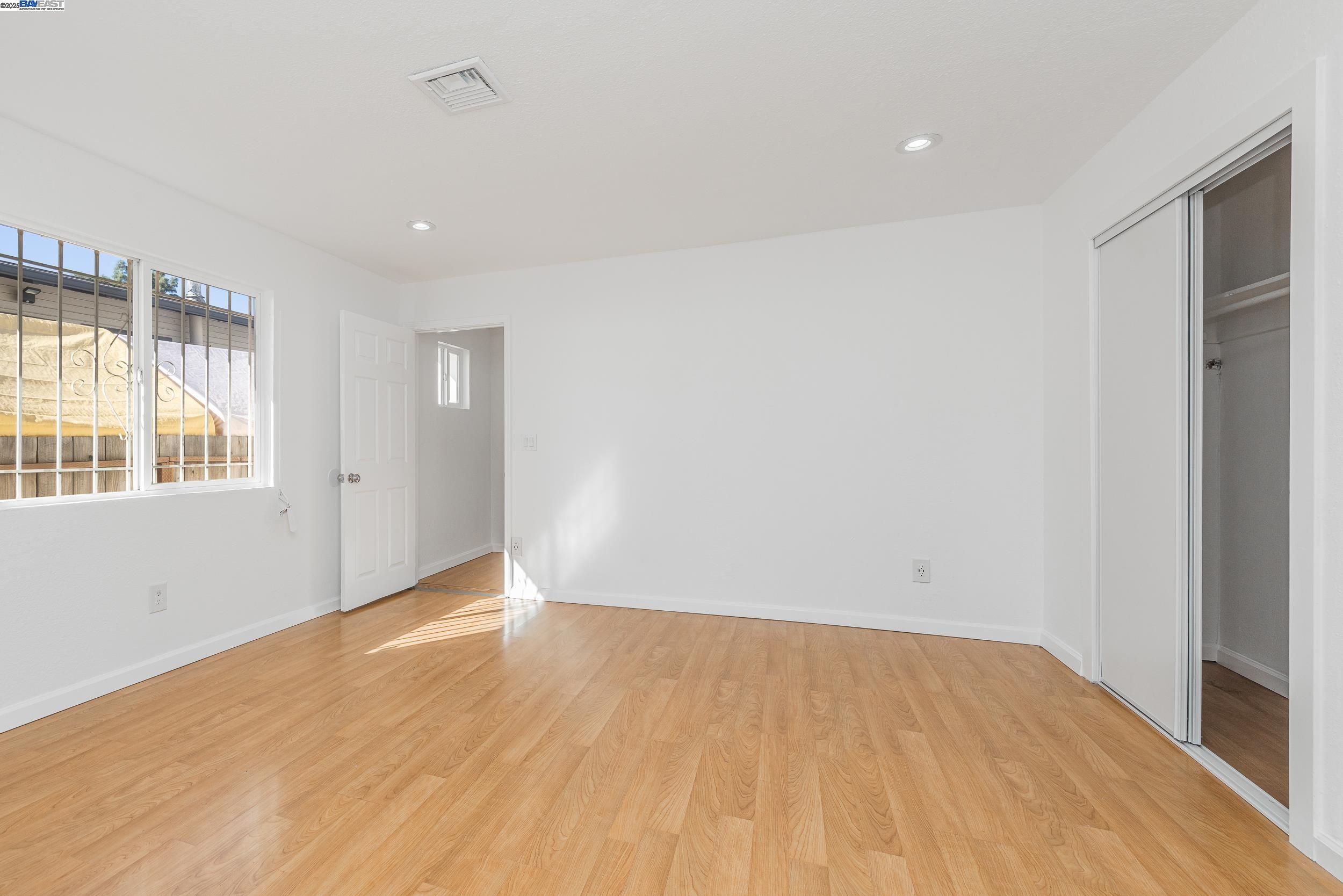 Detail Gallery Image 26 of 32 For 1127 60th Ave, Oakland,  CA 94621 - 4 Beds | 2 Baths