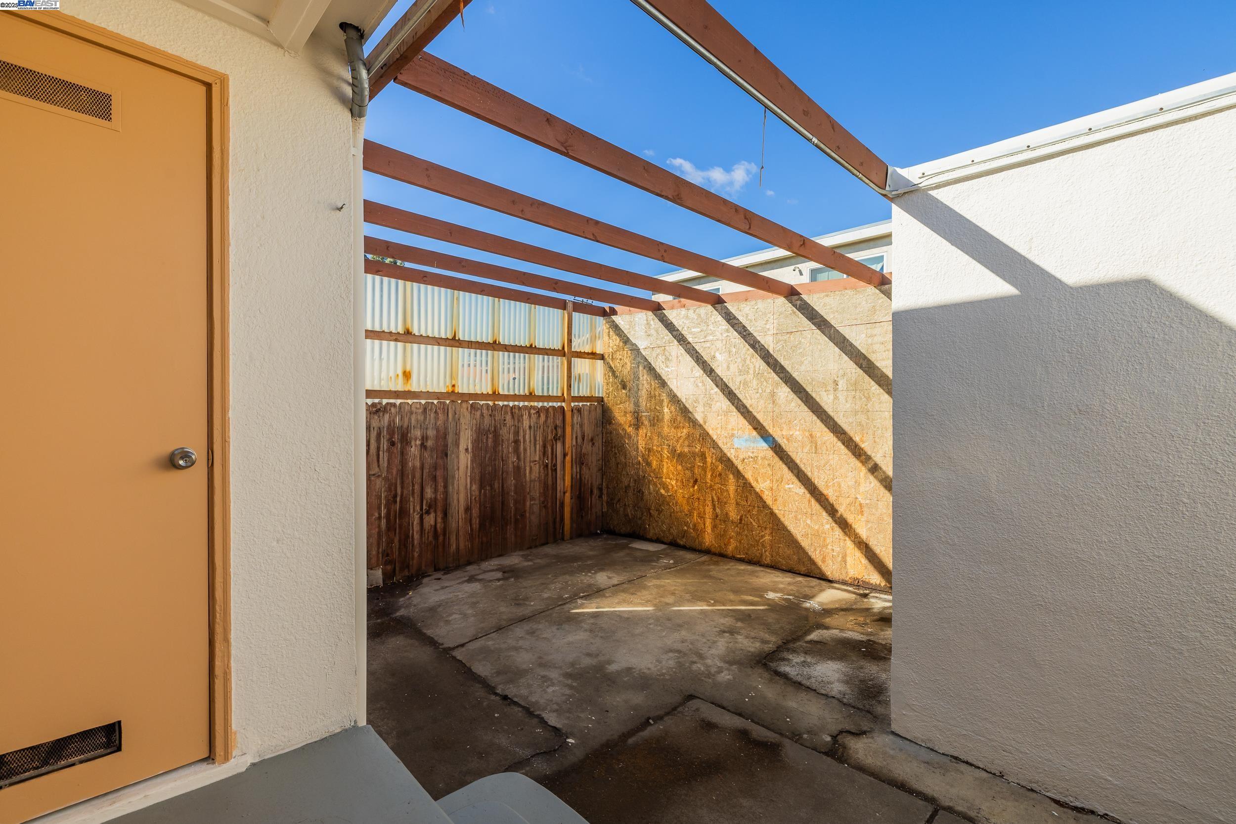 Detail Gallery Image 29 of 32 For 1127 60th Ave, Oakland,  CA 94621 - 4 Beds | 2 Baths