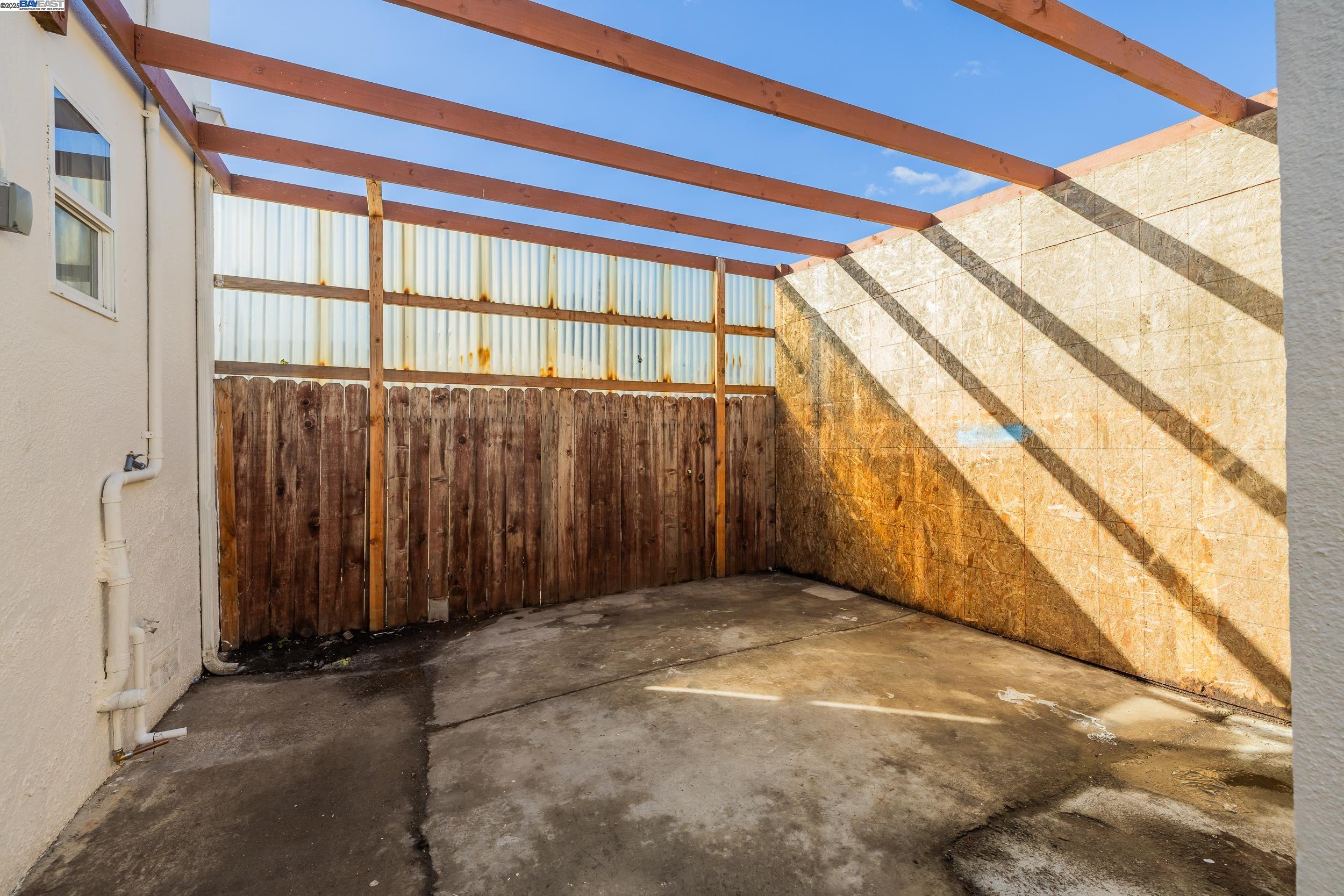 Detail Gallery Image 30 of 32 For 1127 60th Ave, Oakland,  CA 94621 - 4 Beds | 2 Baths