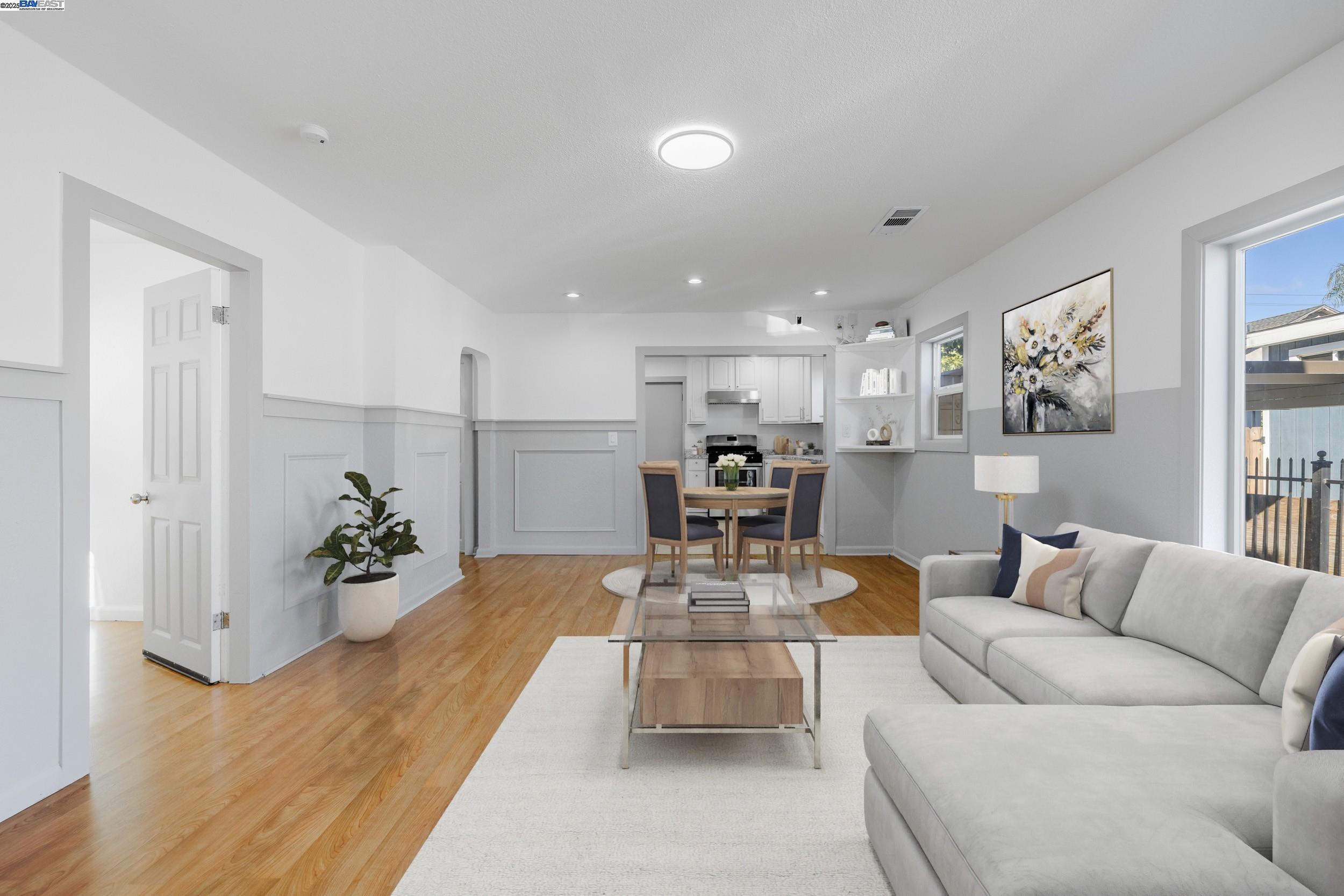 Detail Gallery Image 7 of 32 For 1127 60th Ave, Oakland,  CA 94621 - 4 Beds | 2 Baths