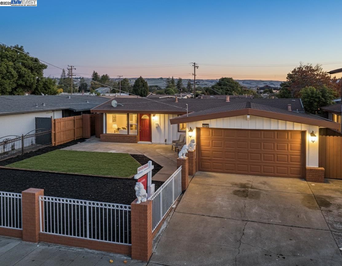 Detail Gallery Image 3 of 46 For 27480 Calaroga Ave, Hayward,  CA 94545 - 3 Beds | 2 Baths