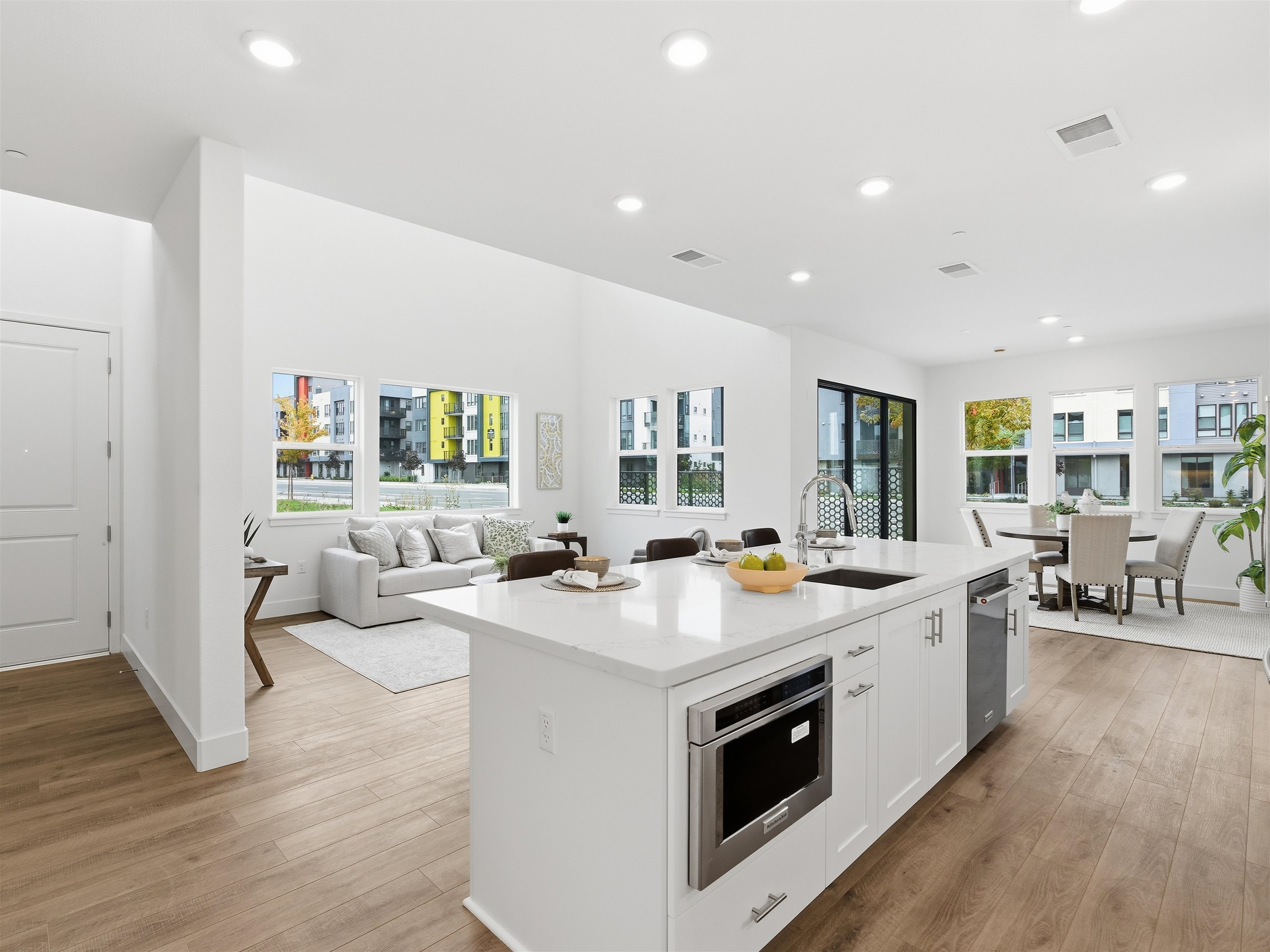 Detail Gallery Image 2 of 39 For 44862 S Grimmer Blvd #105,  Fremont,  CA 94538 - 3 Beds | 2/2 Baths