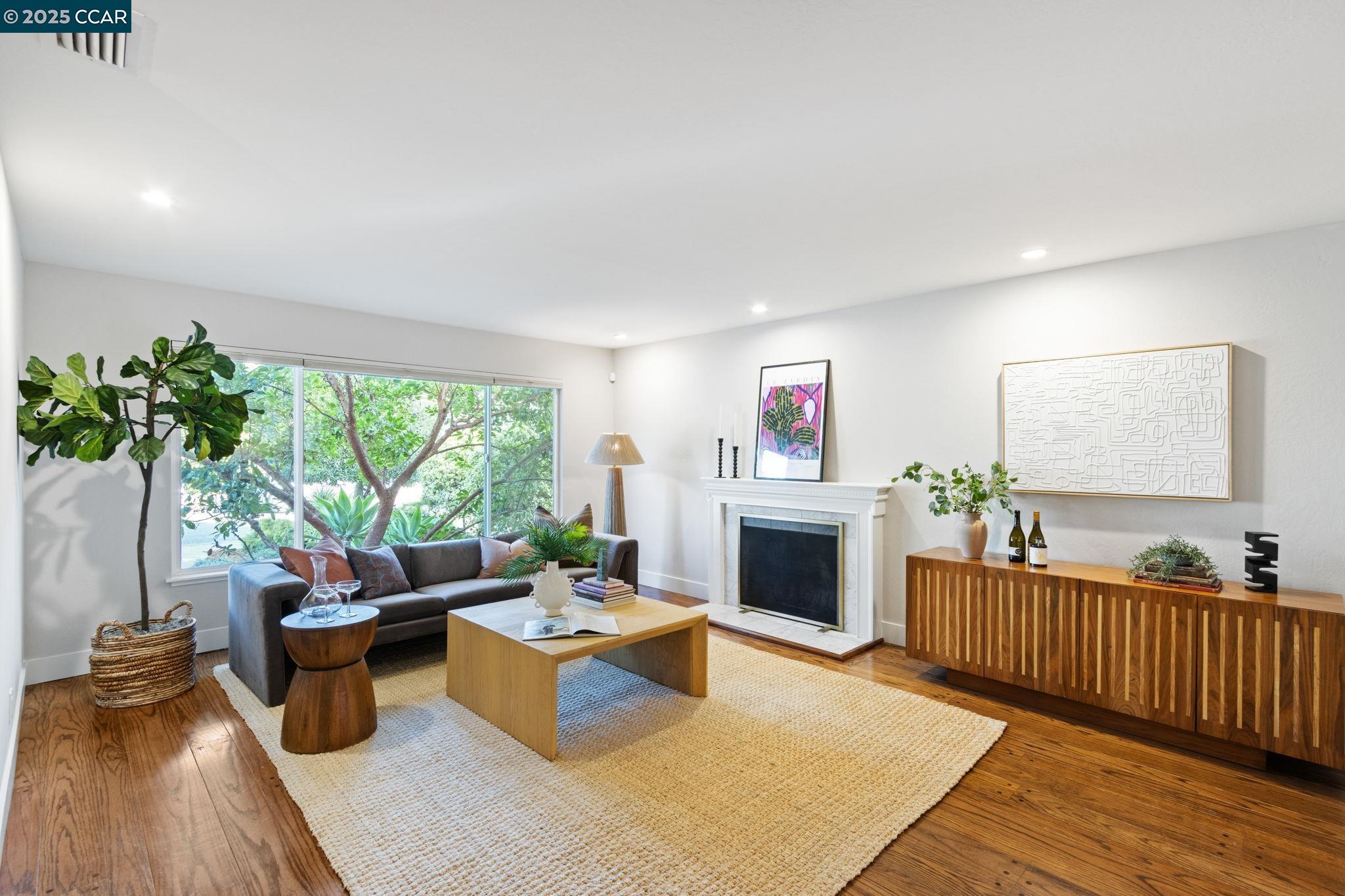 Detail Gallery Image 4 of 43 For 4239 Gregory St, Oakland,  CA 94619 - 3 Beds | 2 Baths