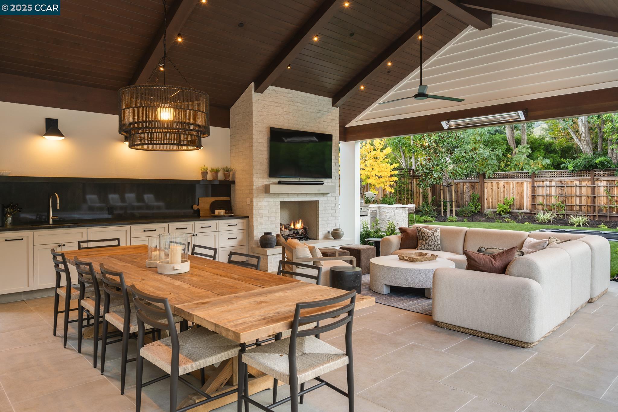 Detail Gallery Image 10 of 20 For 80 Dot Drive, Alamo,  CA 94507 - 5 Beds | 4/1 Baths