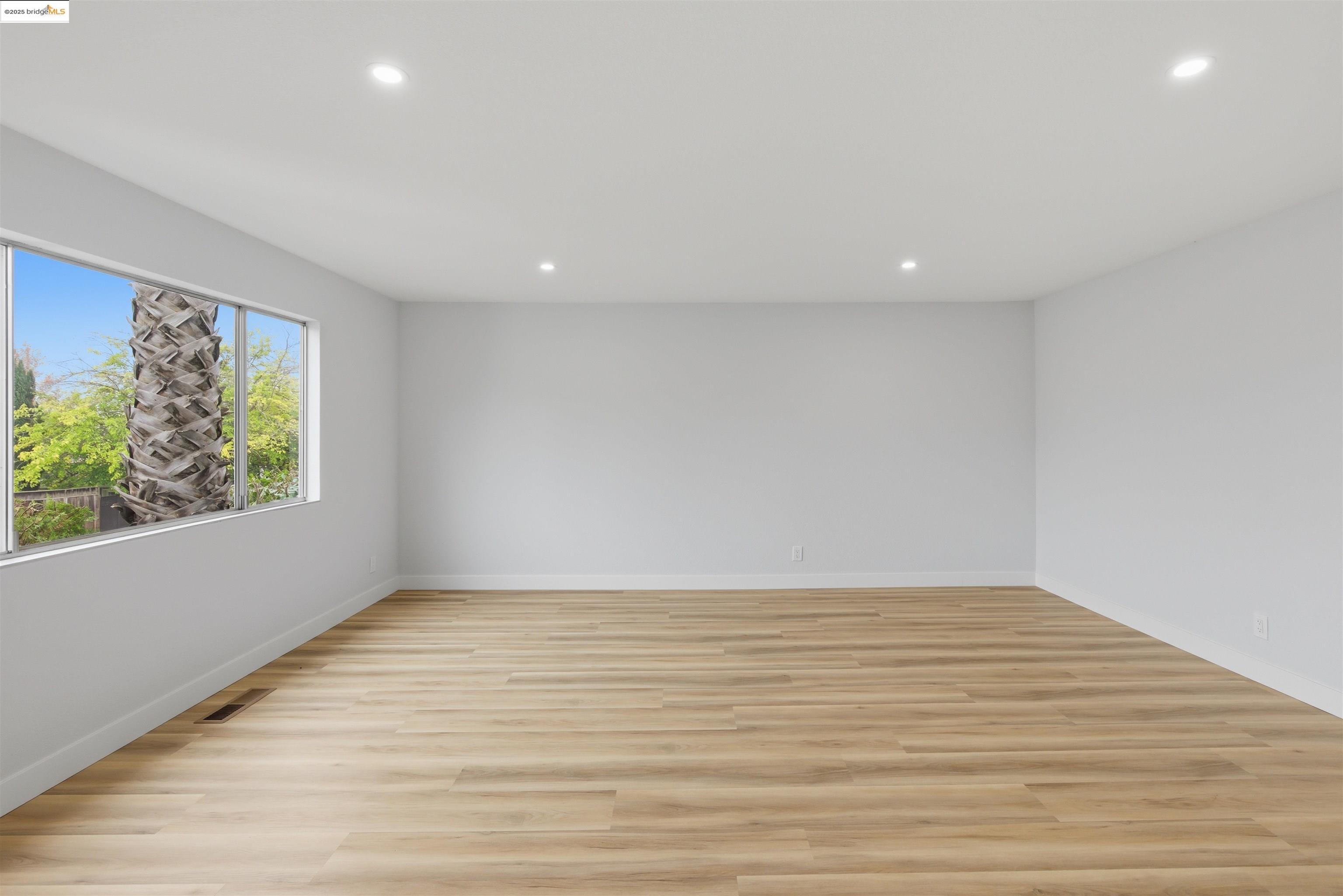 Detail Gallery Image 5 of 39 For 3640 Sun View Terrace, Concord,  CA 94520 - 4 Beds | 2 Baths