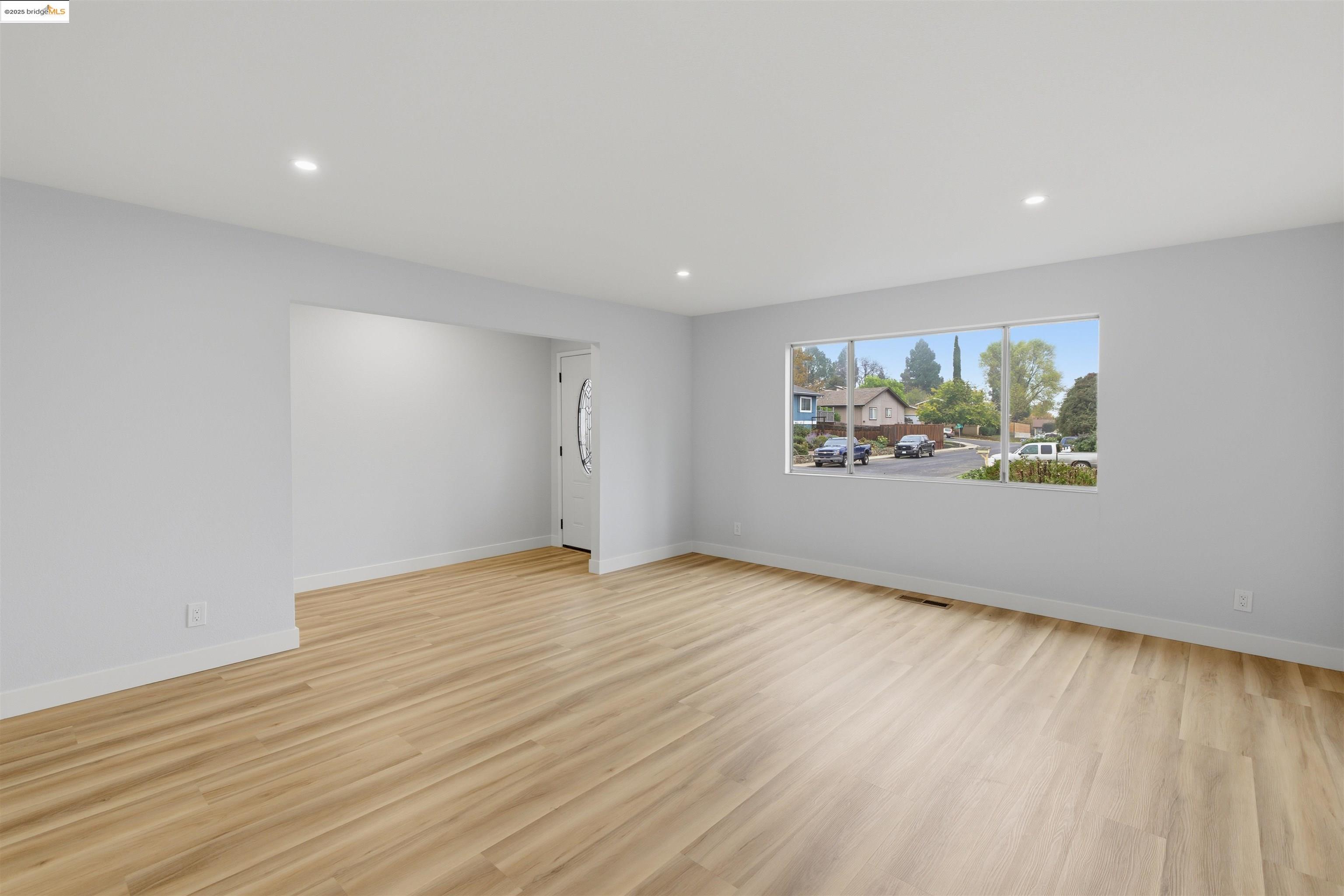 Detail Gallery Image 6 of 39 For 3640 Sun View Terrace, Concord,  CA 94520 - 4 Beds | 2 Baths