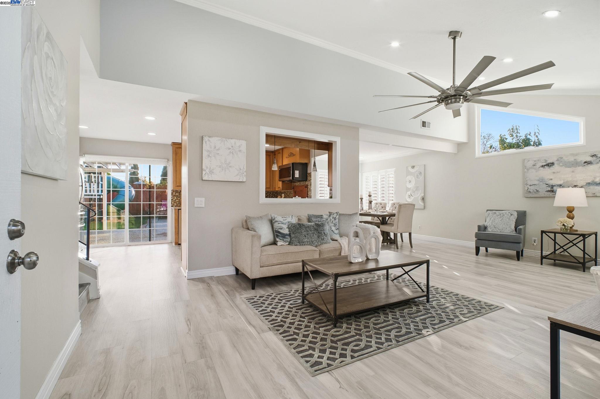 Detail Gallery Image 5 of 41 For 36357 Spruce St., Newark,  CA 94560 - 5 Beds | 3/1 Baths