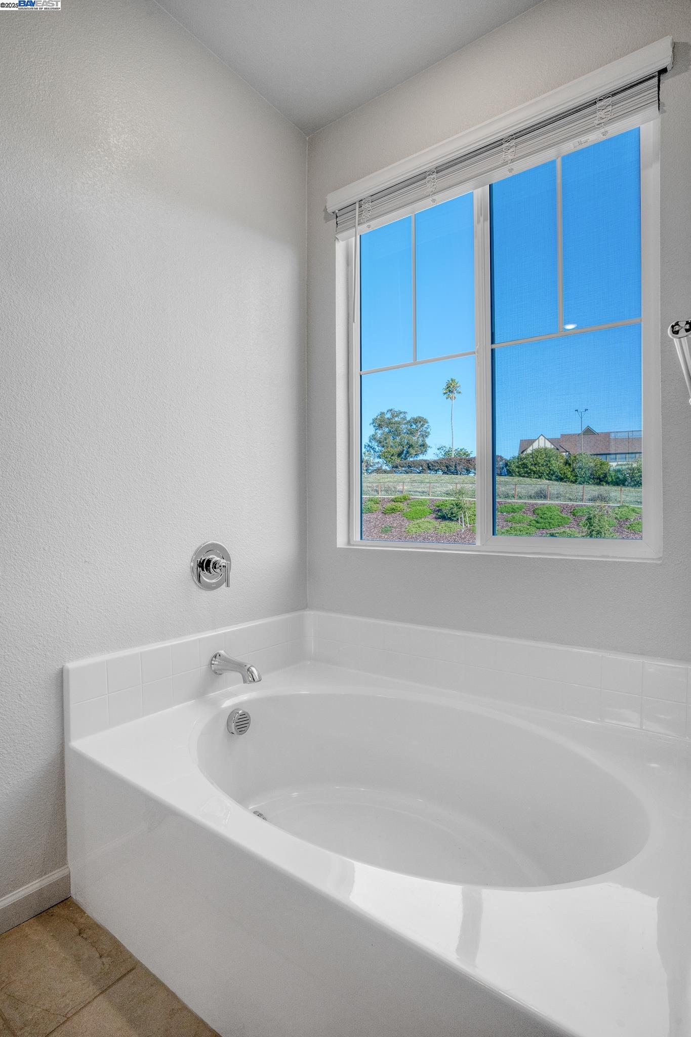 Detail Gallery Image 28 of 51 For 4112 Markovich Ct, Richmond,  CA 94806 - 4 Beds | 3 Baths