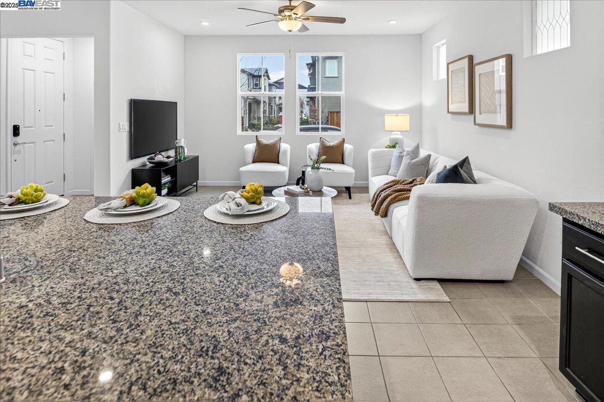 Detail Gallery Image 16 of 56 For 2092 Cottonwood St., Pittsburg,  CA 94565 - 4 Beds | 3 Baths