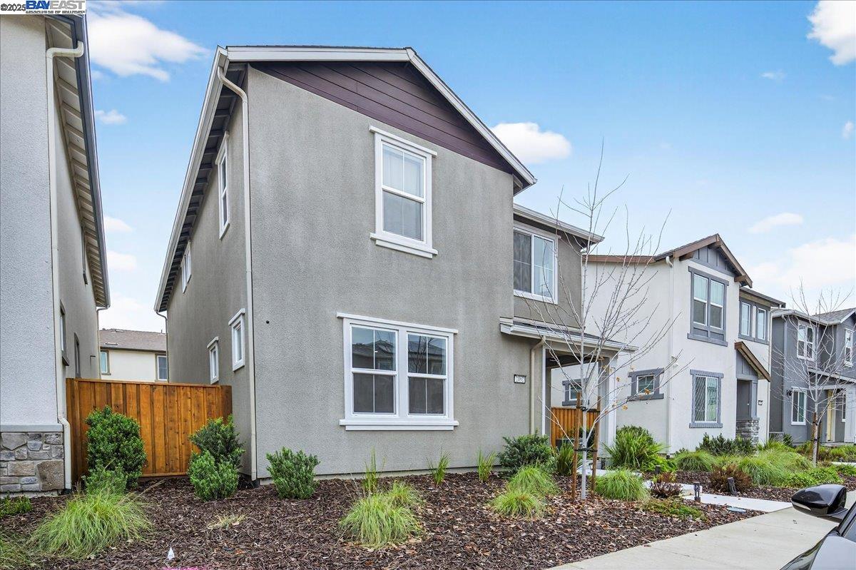 Detail Gallery Image 4 of 56 For 2092 Cottonwood St., Pittsburg,  CA 94565 - 4 Beds | 3 Baths