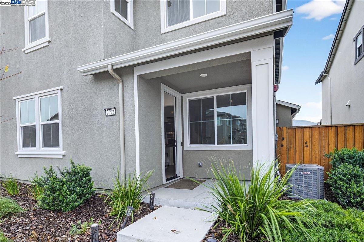 Detail Gallery Image 5 of 56 For 2092 Cottonwood St., Pittsburg,  CA 94565 - 4 Beds | 3 Baths