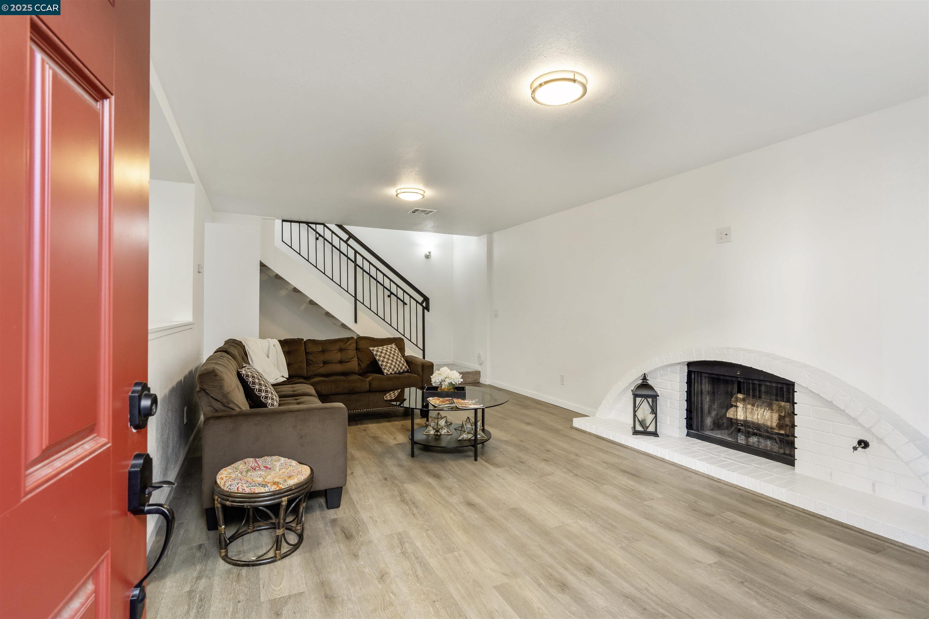 Detail Gallery Image 2 of 40 For 2593 El Portal Dr. #C,  San Pablo,  CA 94806 - 2 Beds | 2/1 Baths