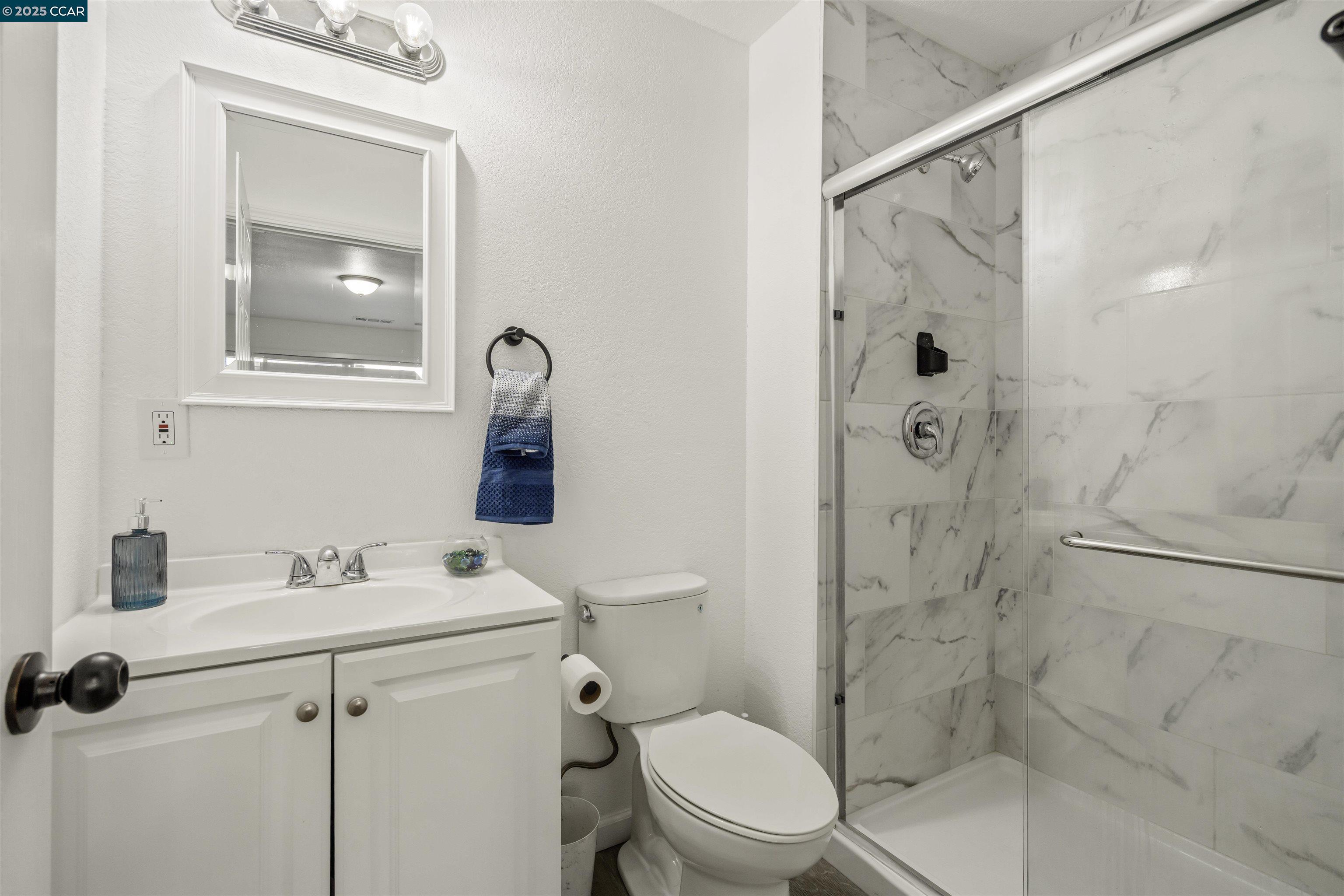 Detail Gallery Image 4 of 40 For 2593 El Portal Dr. #C,  San Pablo,  CA 94806 - 2 Beds | 2/1 Baths