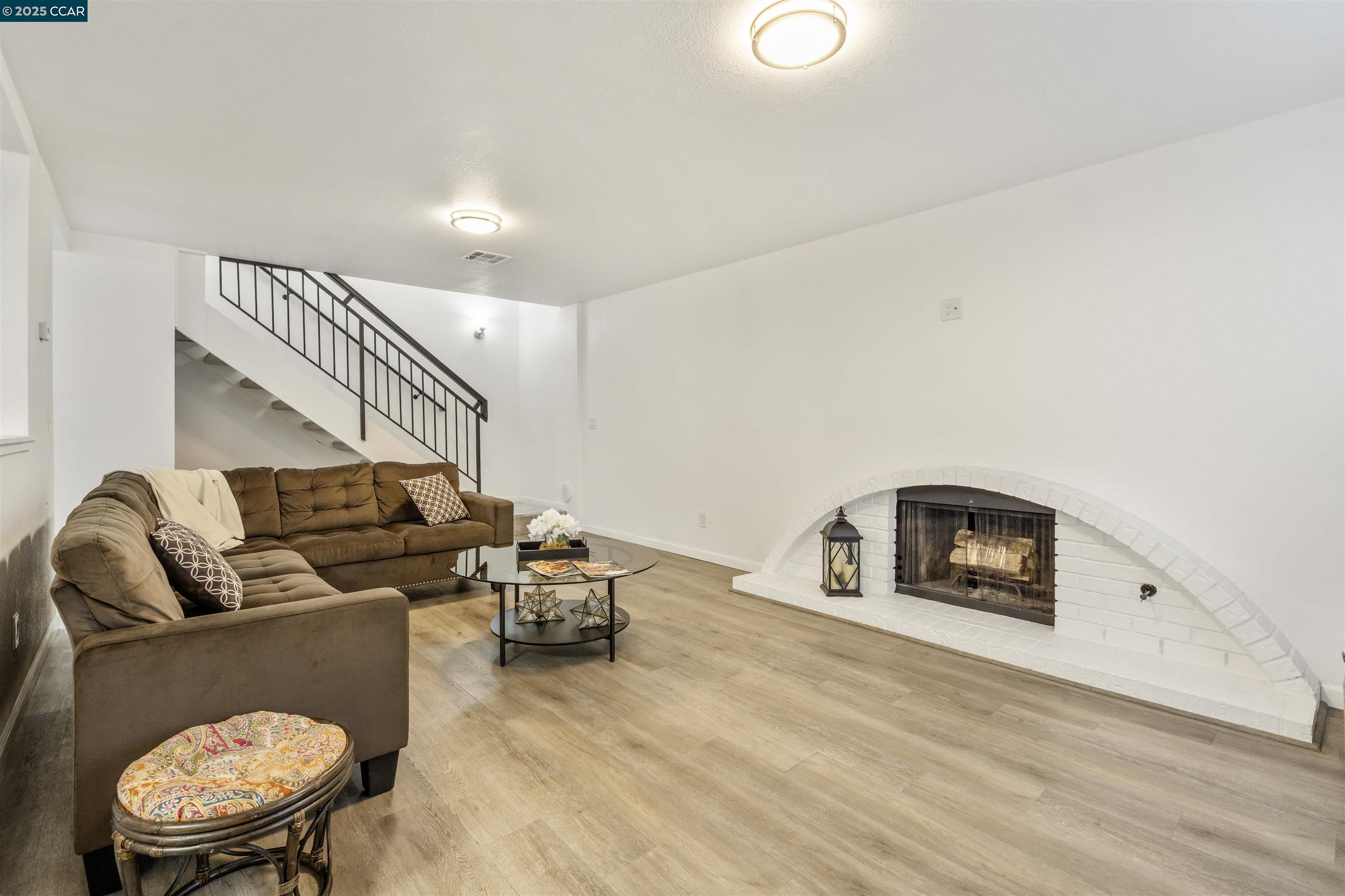 Photo #5: 41118260 Listing: Photo #5