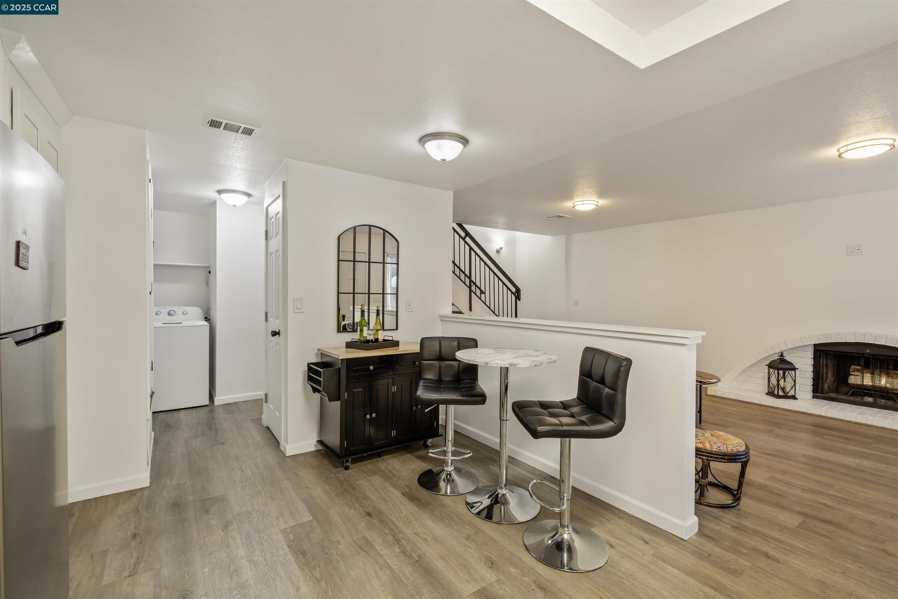 Detail Gallery Image 5 of 40 For 2593 El Portal Dr. #C,  San Pablo,  CA 94806 - 2 Beds | 2/1 Baths