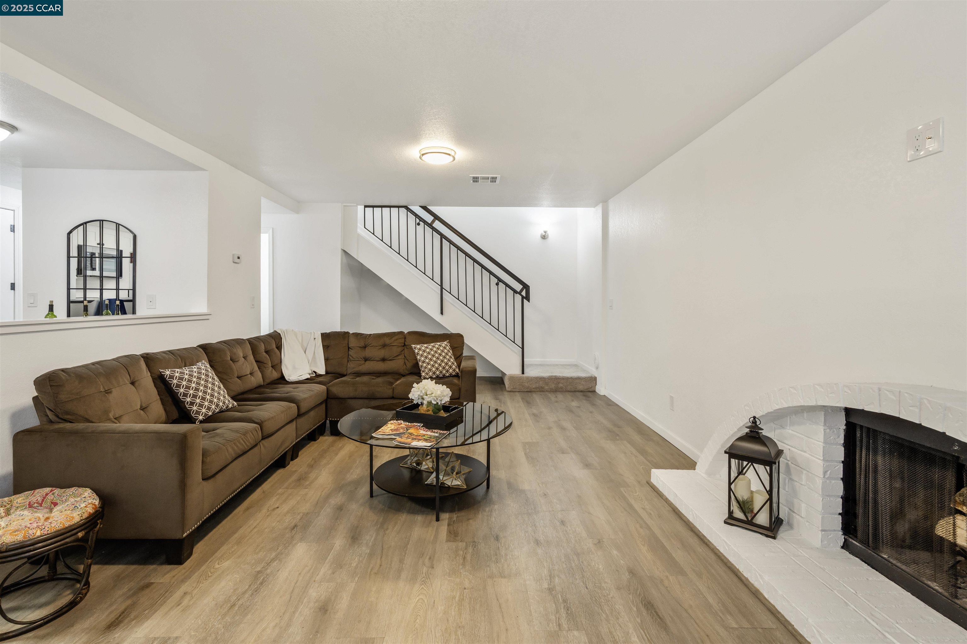 Detail Gallery Image 8 of 40 For 2593 El Portal Dr. #C,  San Pablo,  CA 94806 - 2 Beds | 2/1 Baths