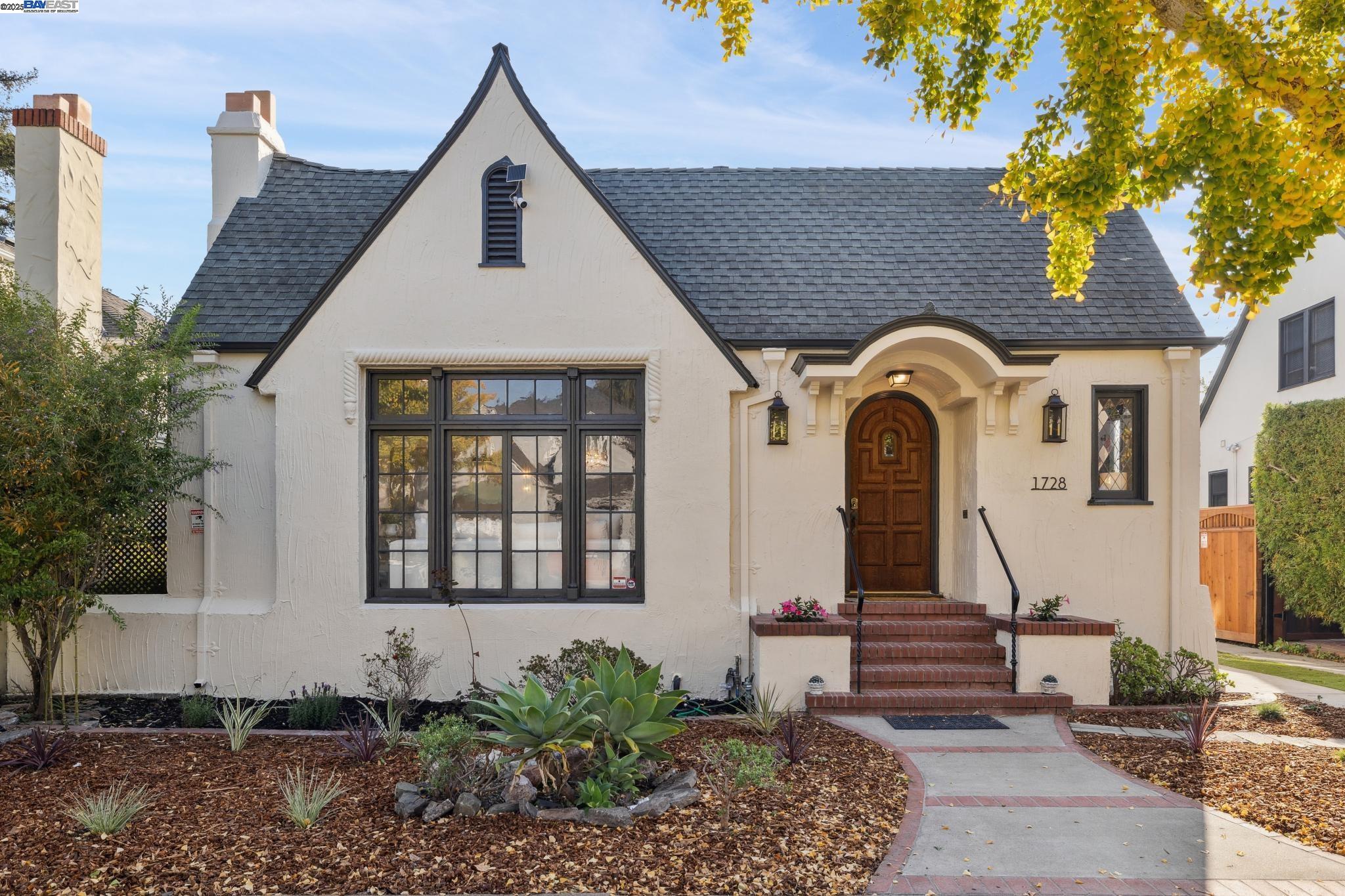 Detail Gallery Image 3 of 60 For 1728 Cambridge Dr, Alameda,  CA 94501 - 4 Beds | 3/1 Baths