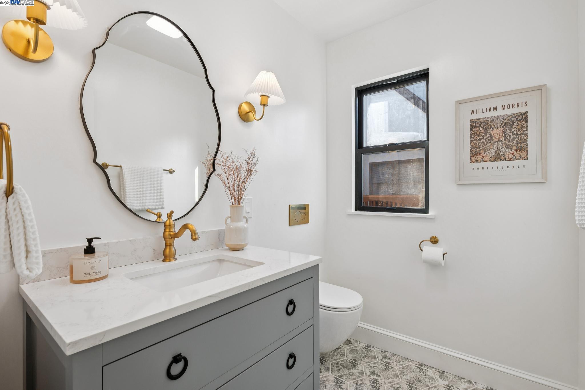 Detail Gallery Image 23 of 60 For 1728 Cambridge Dr, Alameda,  CA 94501 - 4 Beds | 3/1 Baths