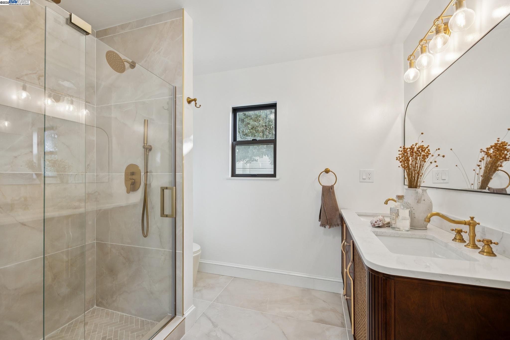 Detail Gallery Image 31 of 60 For 1728 Cambridge Dr, Alameda,  CA 94501 - 4 Beds | 3/1 Baths