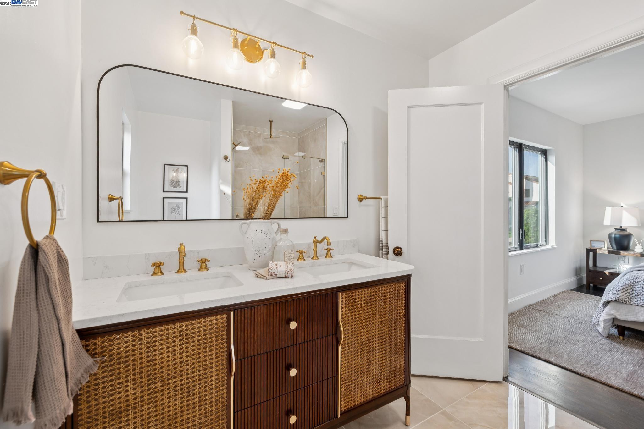 Detail Gallery Image 32 of 60 For 1728 Cambridge Dr, Alameda,  CA 94501 - 4 Beds | 3/1 Baths