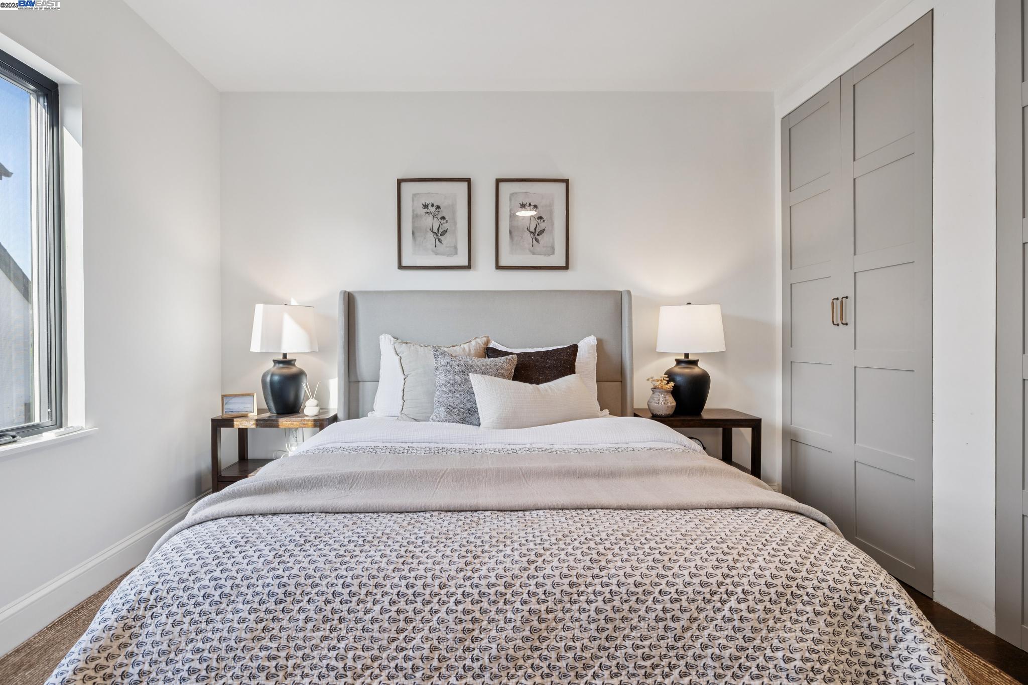 Detail Gallery Image 35 of 60 For 1728 Cambridge Dr, Alameda,  CA 94501 - 4 Beds | 3/1 Baths