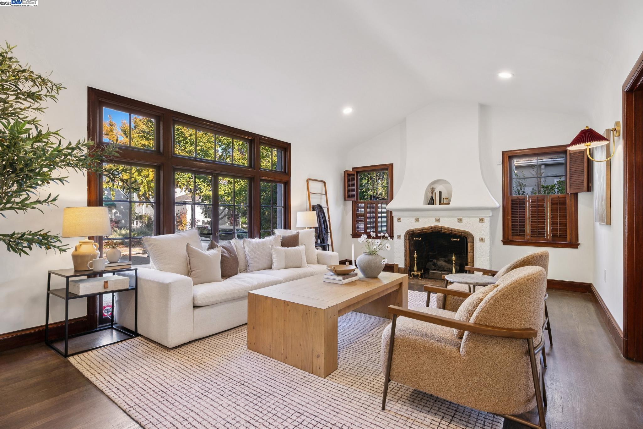 Detail Gallery Image 5 of 60 For 1728 Cambridge Dr, Alameda,  CA 94501 - 4 Beds | 3/1 Baths