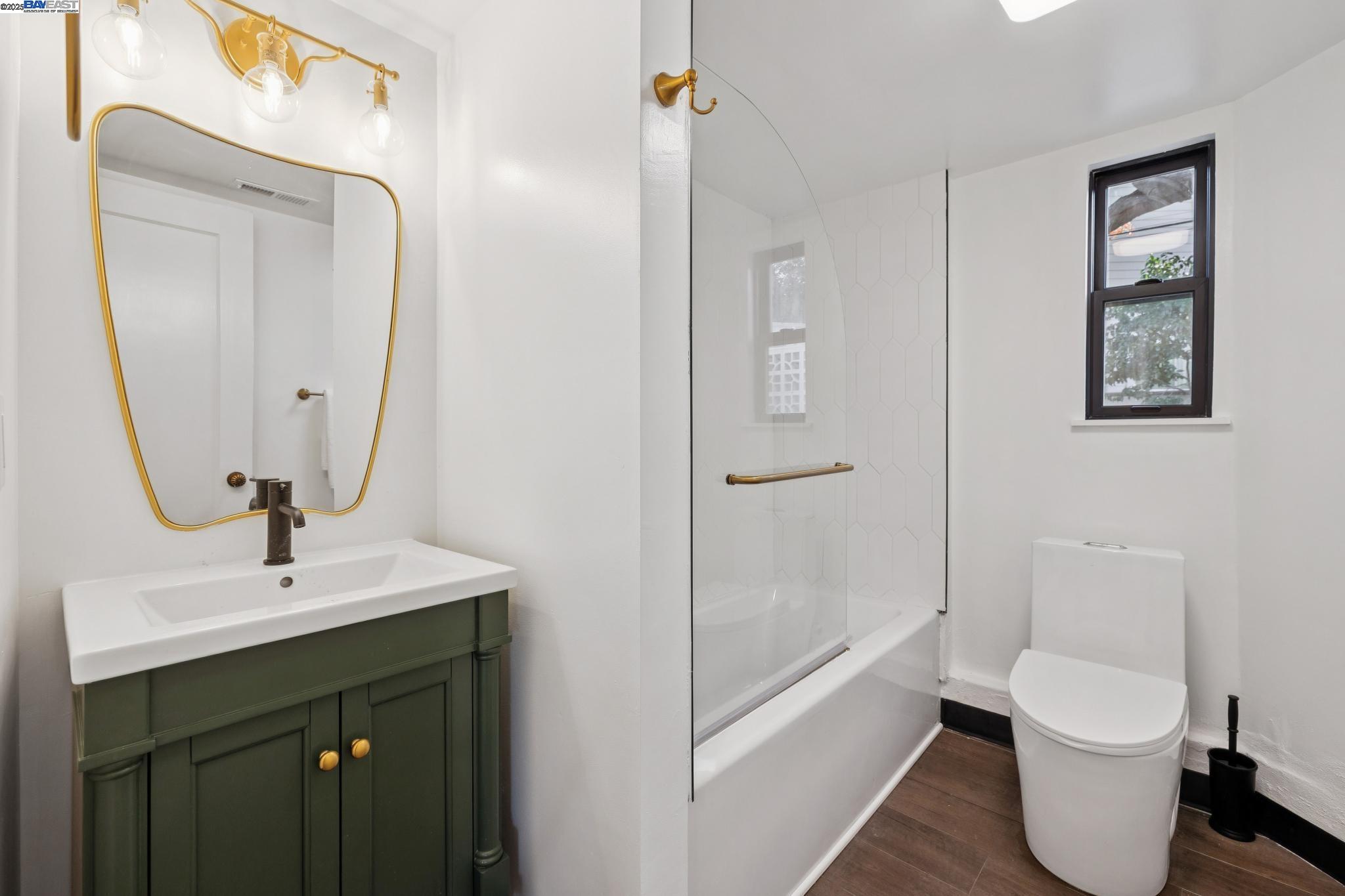 Detail Gallery Image 47 of 60 For 1728 Cambridge Dr, Alameda,  CA 94501 - 4 Beds | 3/1 Baths