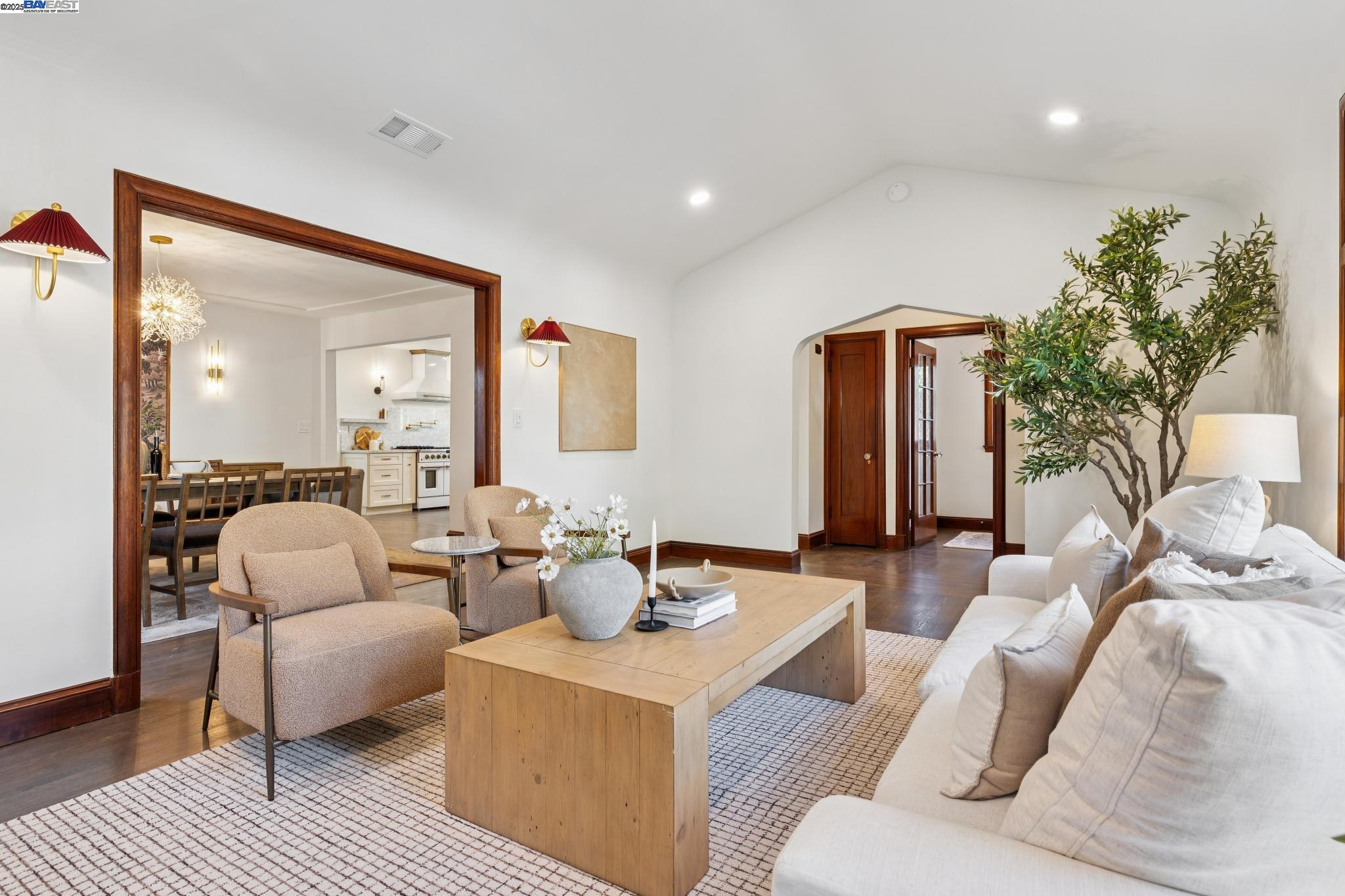 Detail Gallery Image 6 of 60 For 1728 Cambridge Dr, Alameda,  CA 94501 - 4 Beds | 3/1 Baths